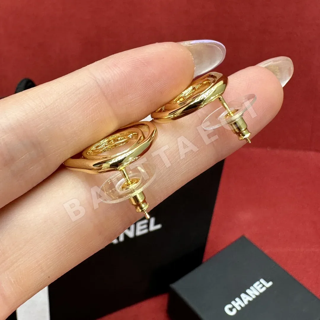 샤넬 24K 중공 더블 C 스터드 귀걸이 상세 이미지 5