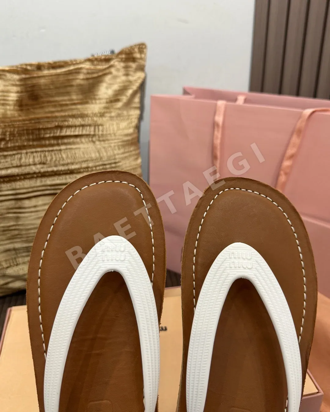 미우미우 비치 샌들 상세 이미지 8