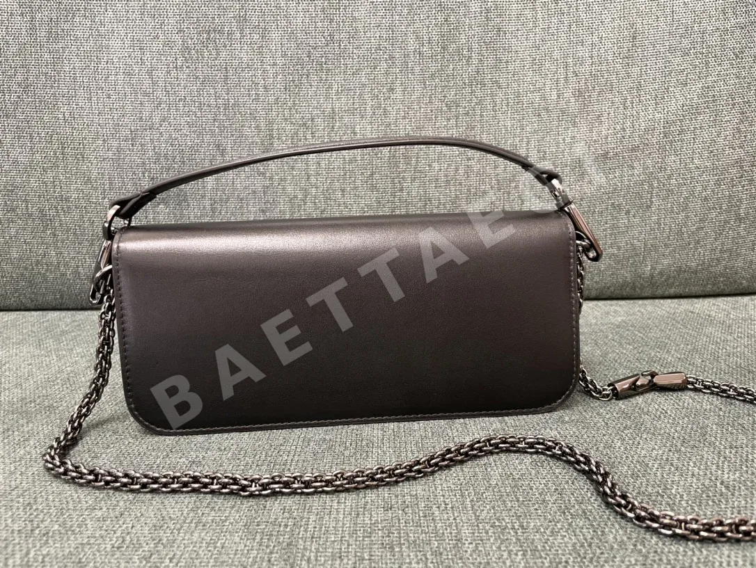 발렌티노 V로고 1133 램스킨 카프스킨 크로스백 레플리카 상세 이미지 3