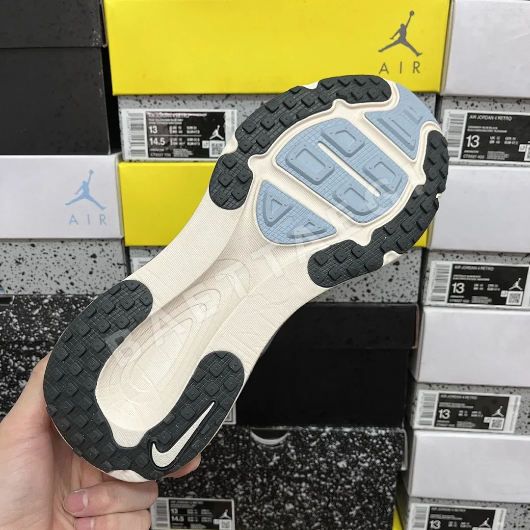 나이키 줌 보메로 18 HM6803-402 201109 Nike Zoom Vomero 18 상세 이미지 4