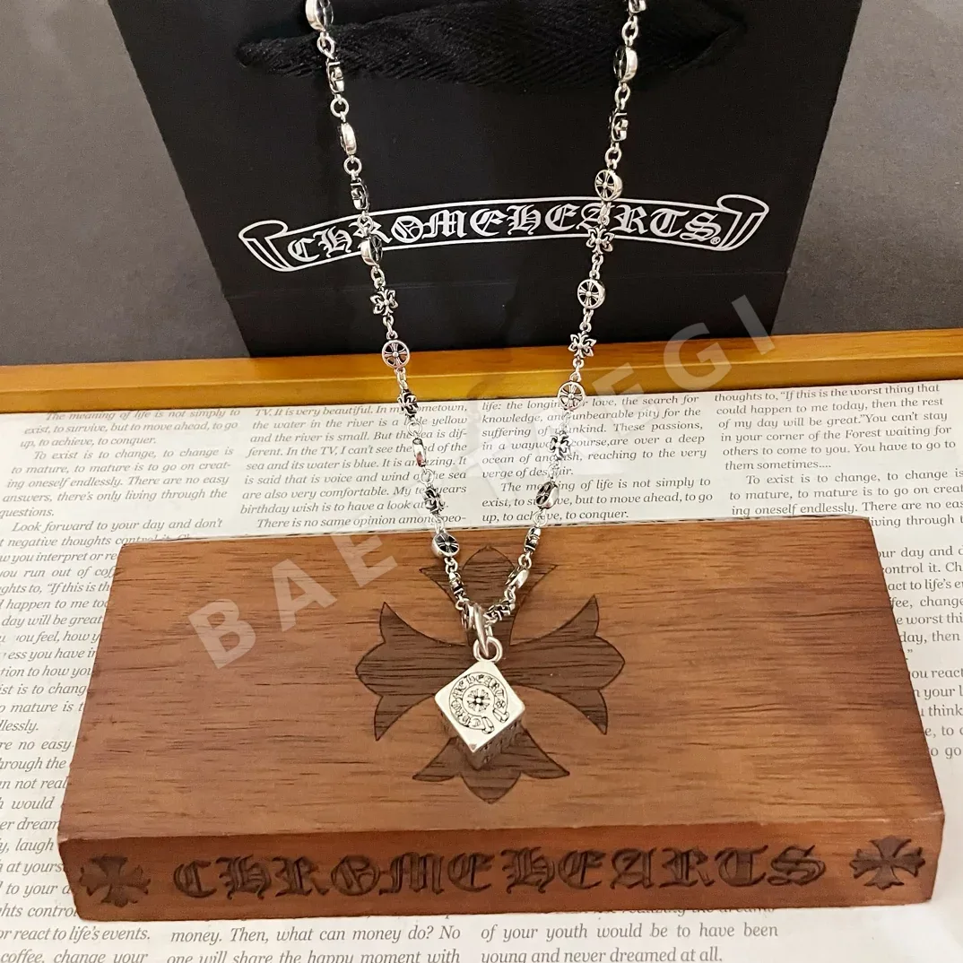 크롬하츠 크로스 다이스 펜던트 목걸이 상세 이미지 3