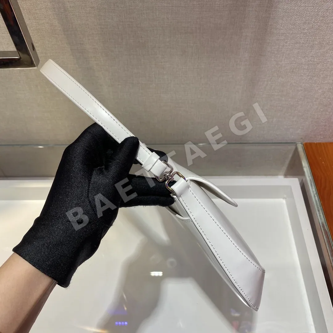 프라다 빈티지 언더암 플랩 숄더 가방 1BD311 상세 이미지 6