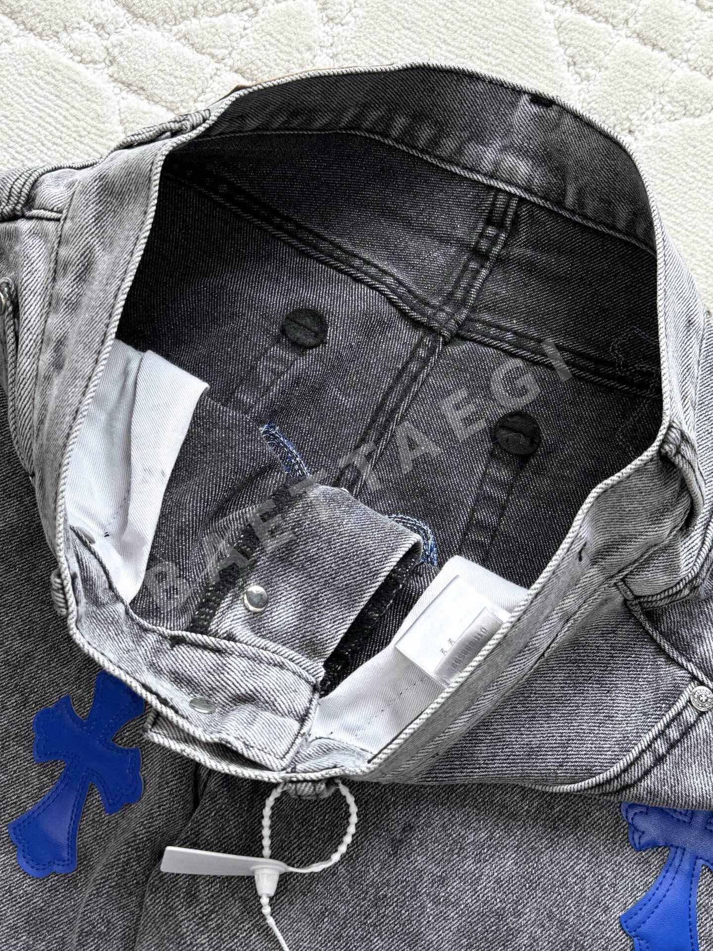 크롬하츠 헤비 워시 프린트 그래피티 가죽 라벨 남성 바지 상세 이미지 5