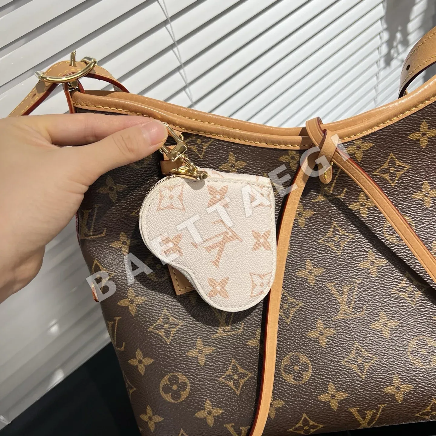 루이비통 LV 루이베어 하트 키링 상세 이미지 5