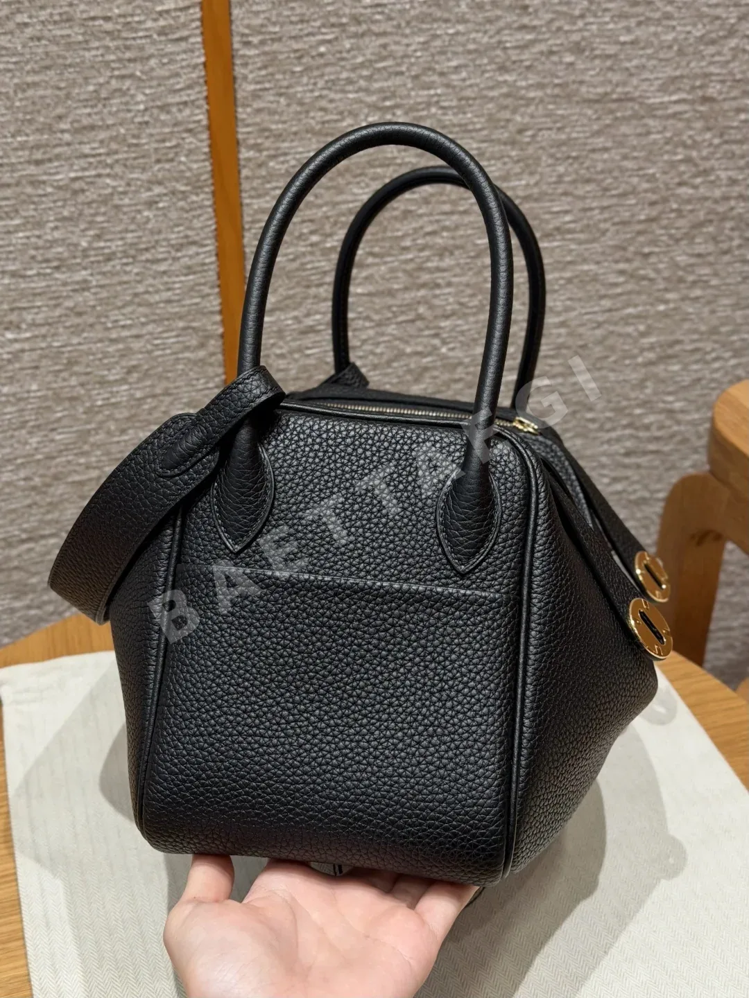 에르메스 린디 26 블랙 가방 상세 이미지 3