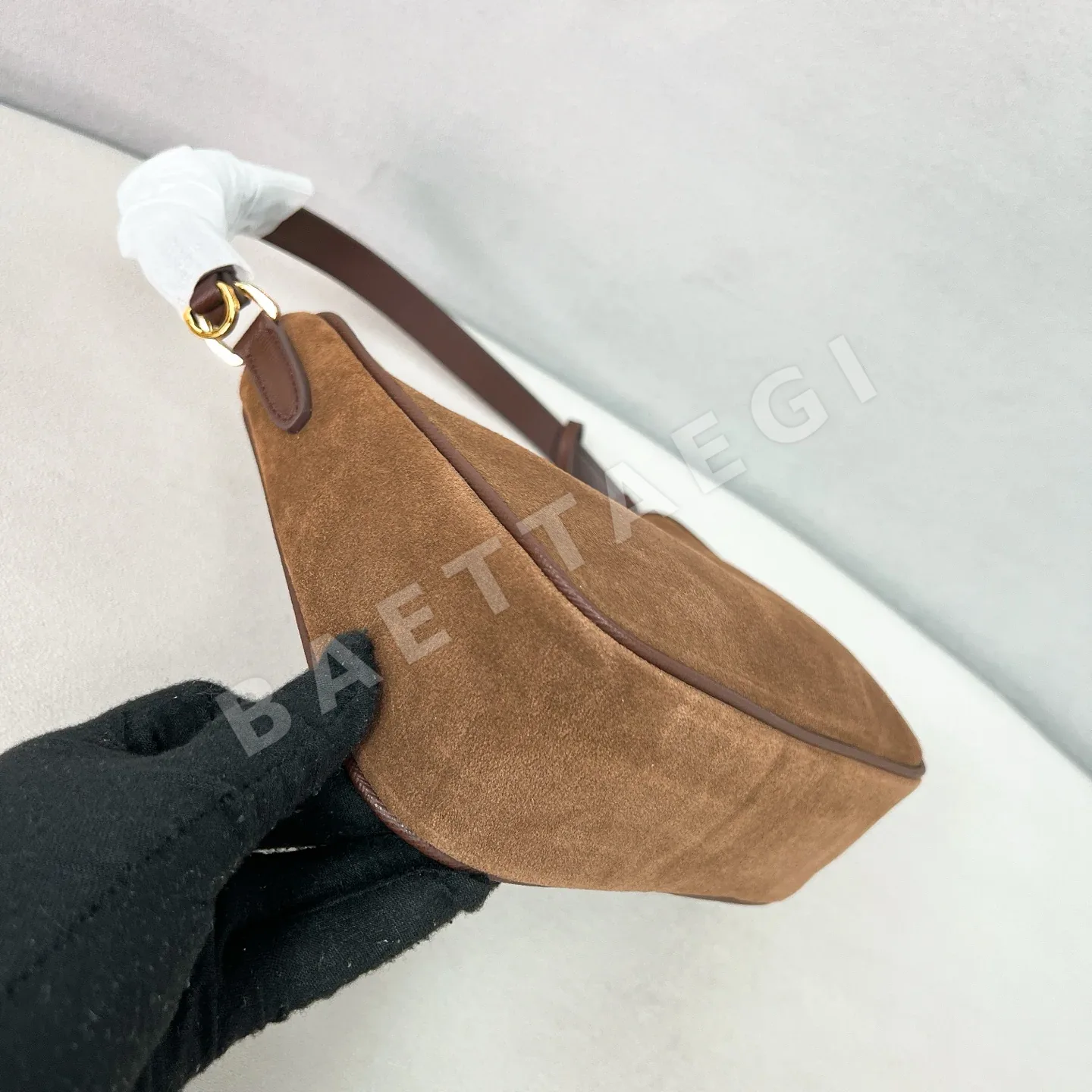 프라다 스웨이드 호보 가방 상세 이미지 7