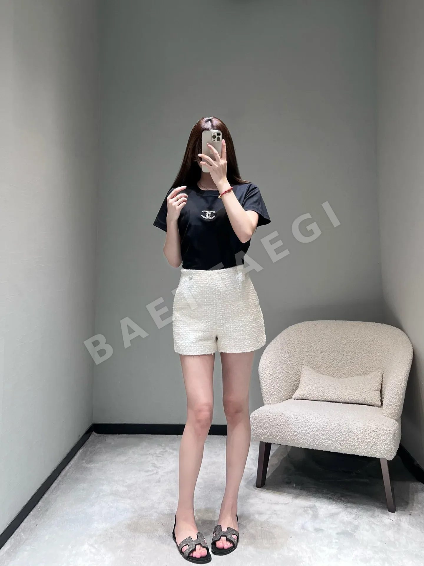 샤넬 CC 비즈 장식 크루넥 반팔 티셔츠 상세 이미지 4