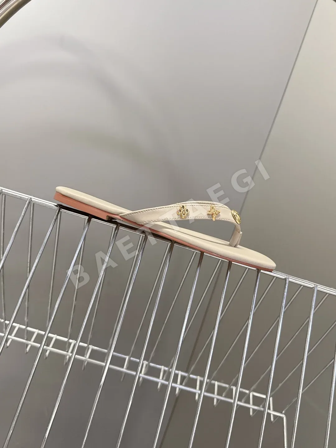 루이비통 스퀘어토 비치 샌들 상세 이미지 5