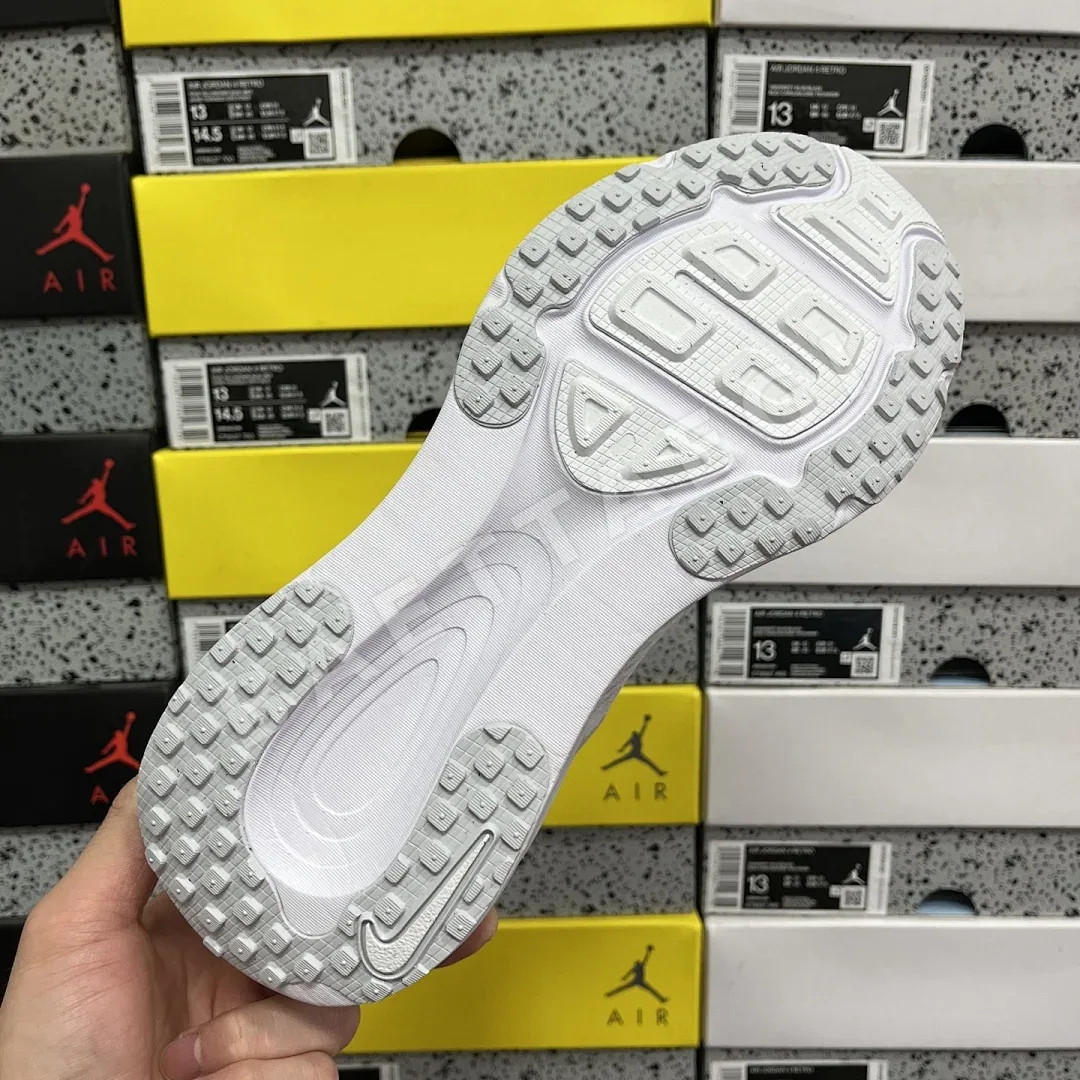 나이키 줌 보메로 18 HM6804-104 201108 Nike Zoom Vomero 18 상세 이미지 4