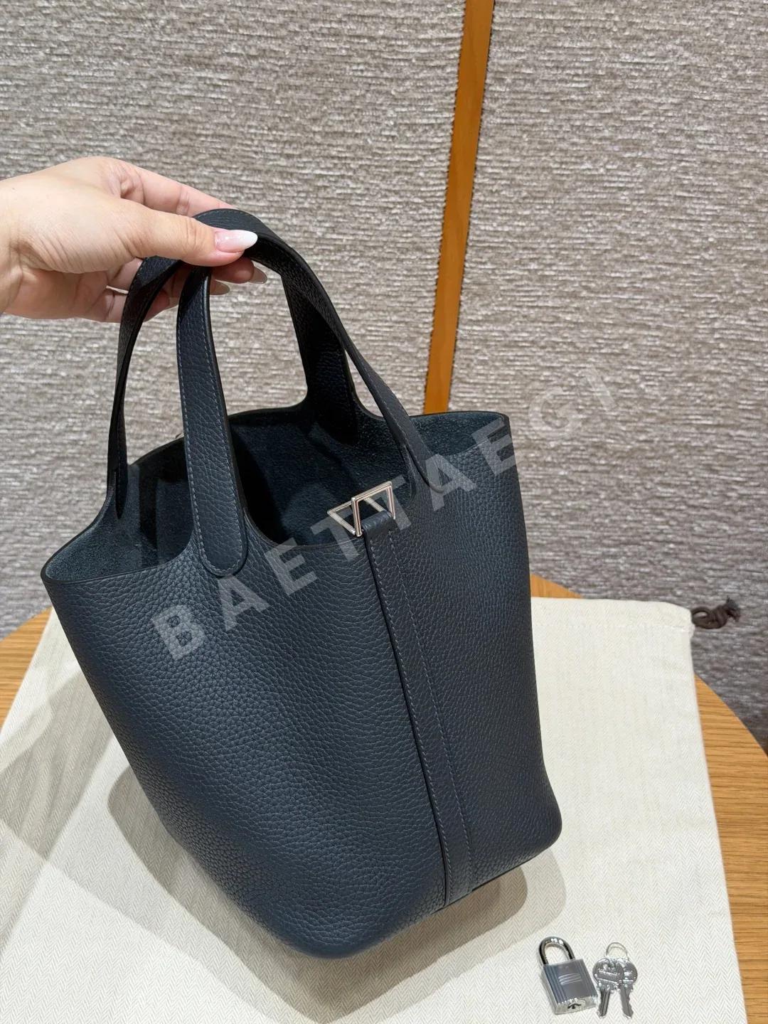 에르메스 피코탄 락 크레망스 가죽 가방 상세 이미지 3