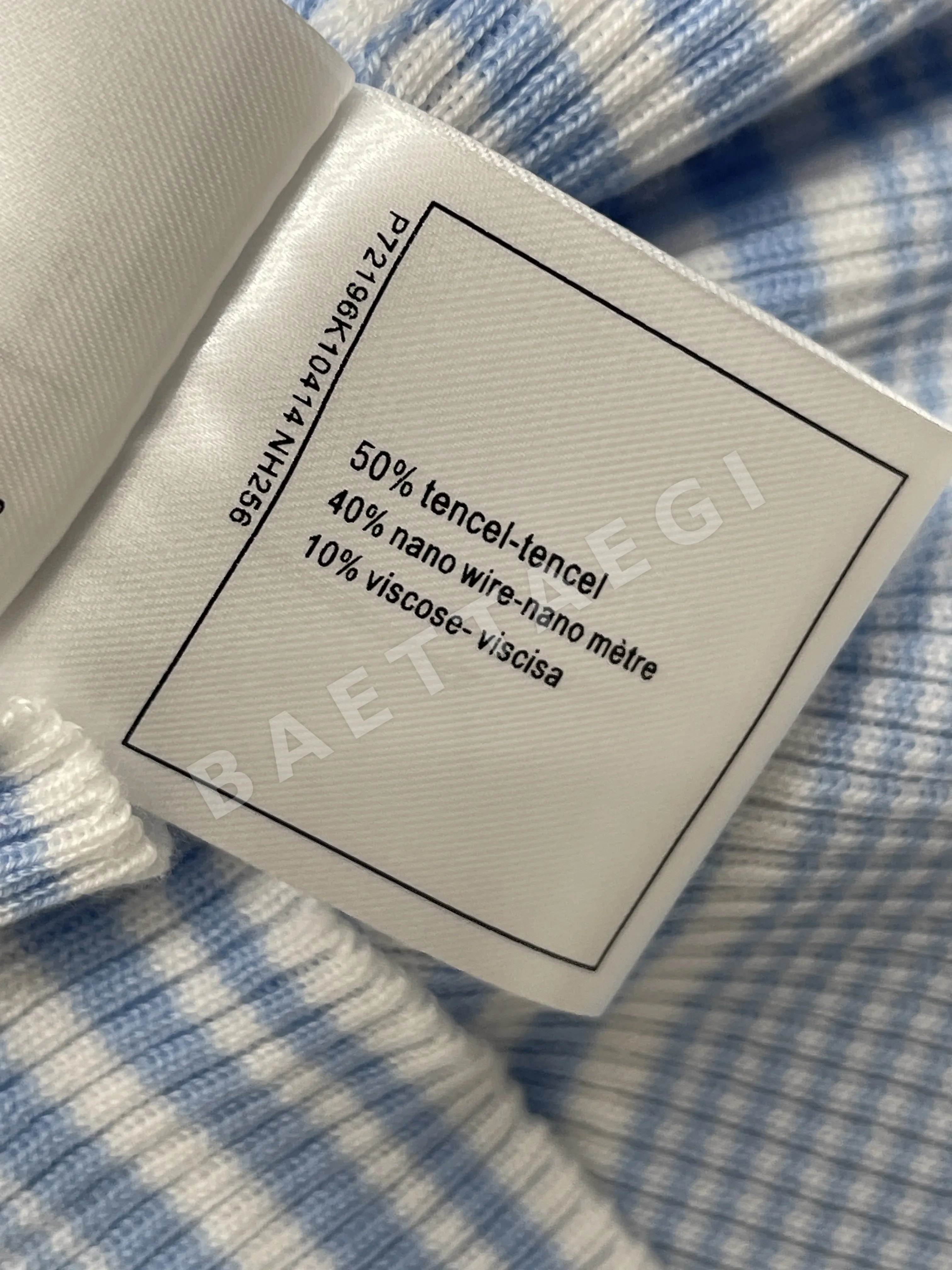 샤넬 스트라이프 로고 슬림핏 여성 반팔 니트 티셔츠 상세 이미지 18