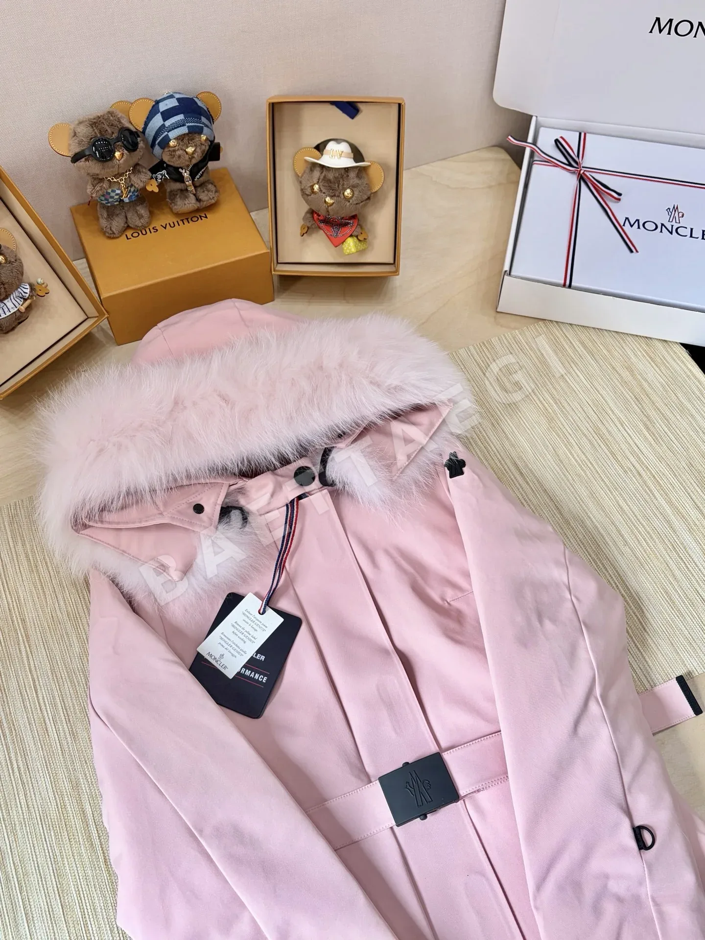 몽클레르 여성 패딩 재킷 상세 이미지 3