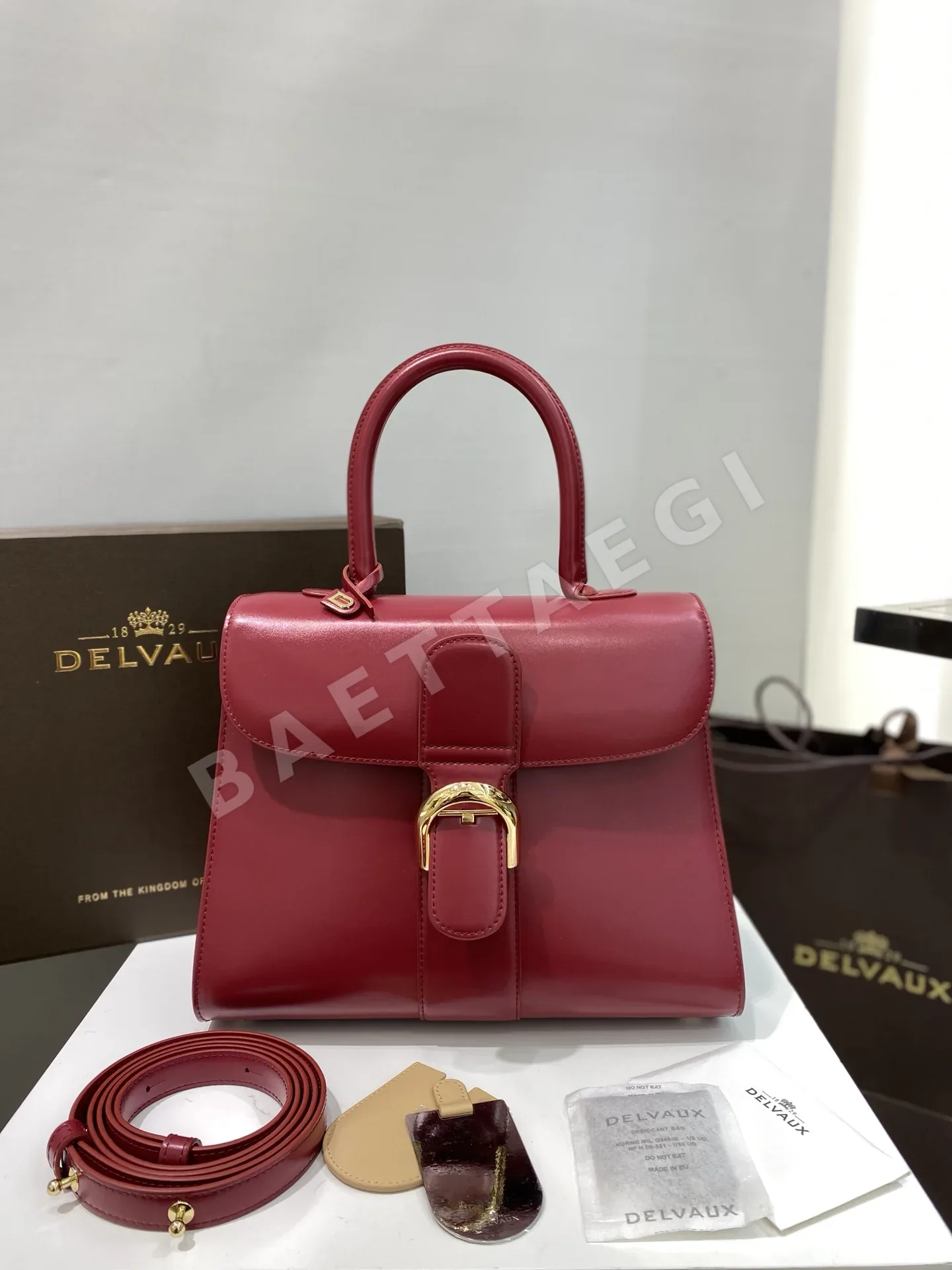 델보 브릴리언트 박스 가죽 숄더백 28 cm 190770