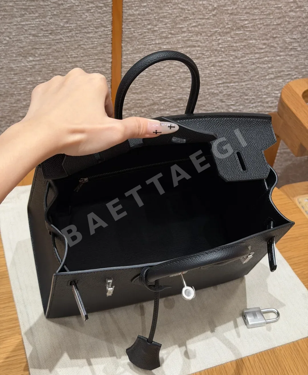 에르메스 버킨 25 블랙 엡솜 가죽 가방 상세 이미지 6