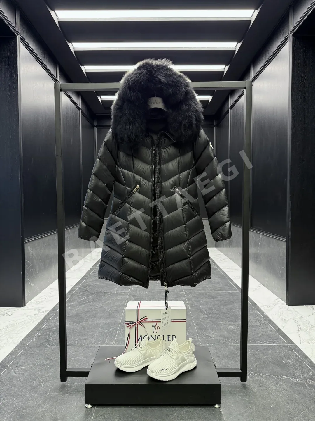 몽클레르 풀마러스 롱 다운 패딩 상세 이미지 4