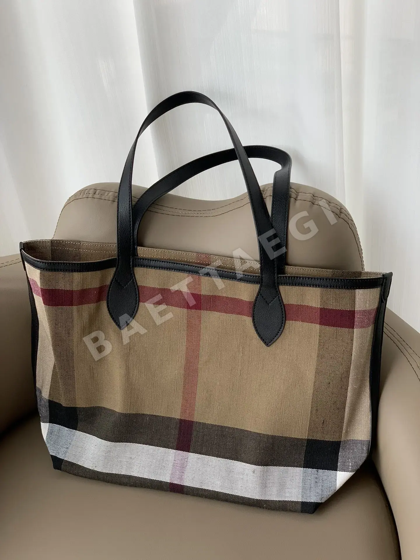 버버리 체크 린넨 혼방 메신저 가방 39894