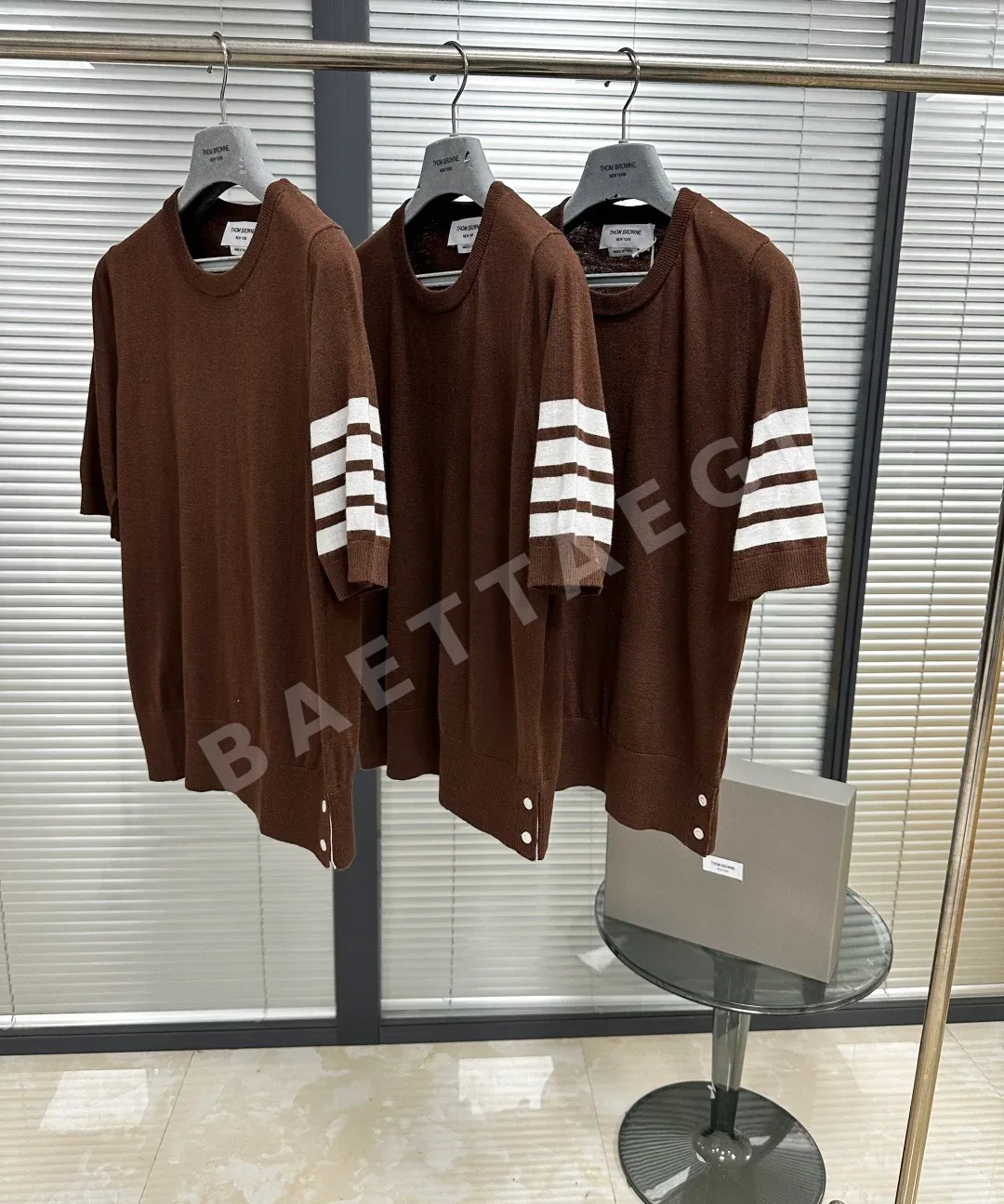 톰브라운 여성 울 니트 4바 스트라이프 반팔 티셔츠 상세 이미지 1