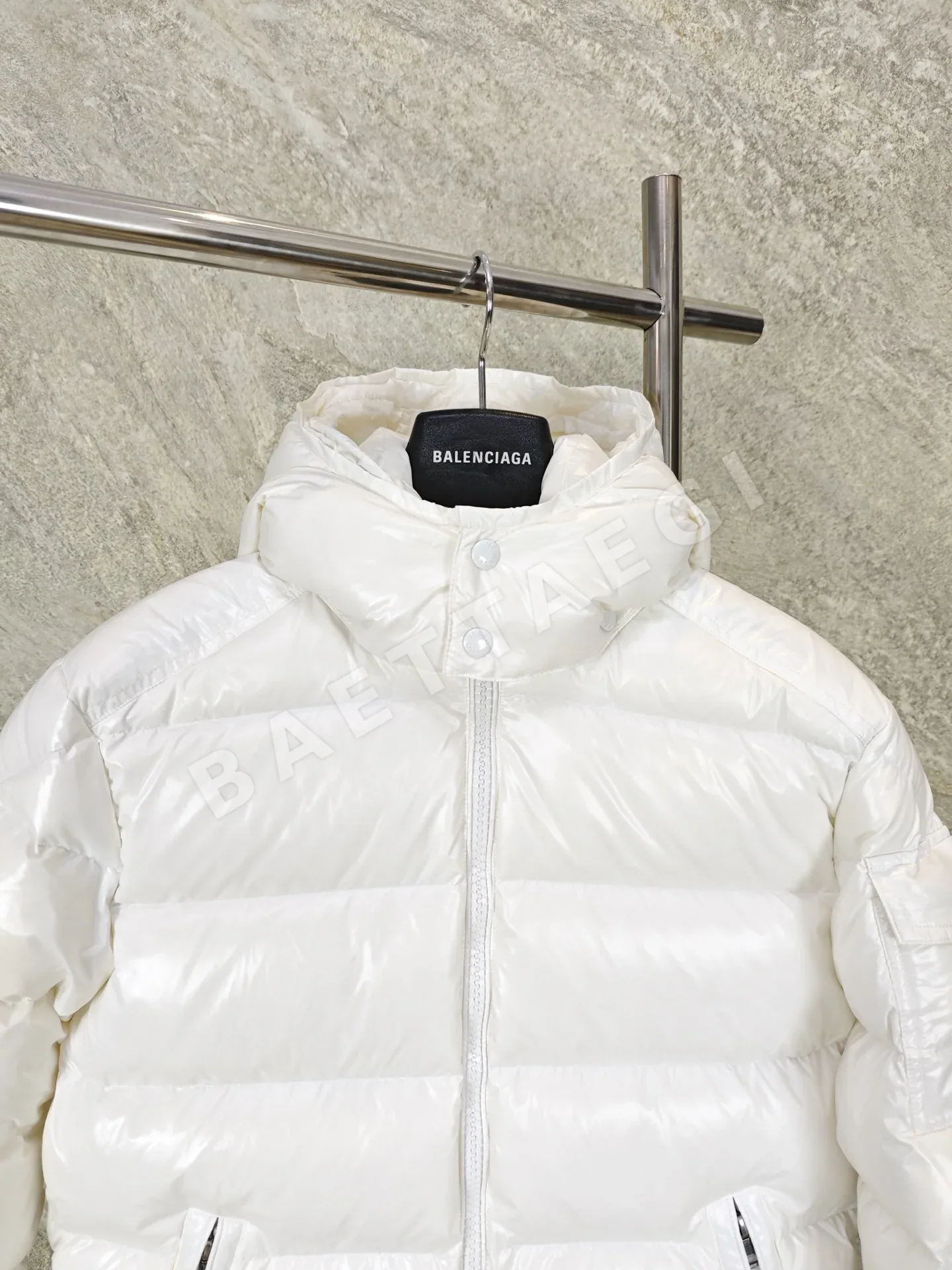 몽클레르 마야 후드 쇼트 다운 재킷(Moncler Maya Hooded Short Down Jacket) 상세 이미지 4