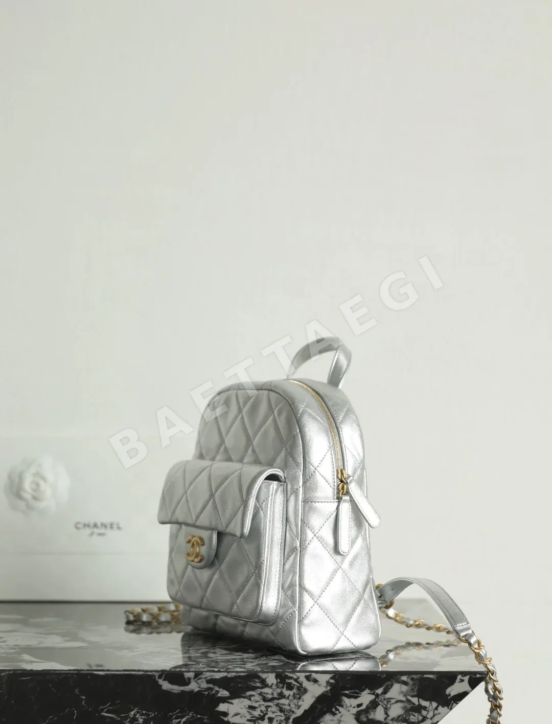 샤넬(Chanel) 25K 메탈릭 실버 백팩 AS5793 상세 이미지 4