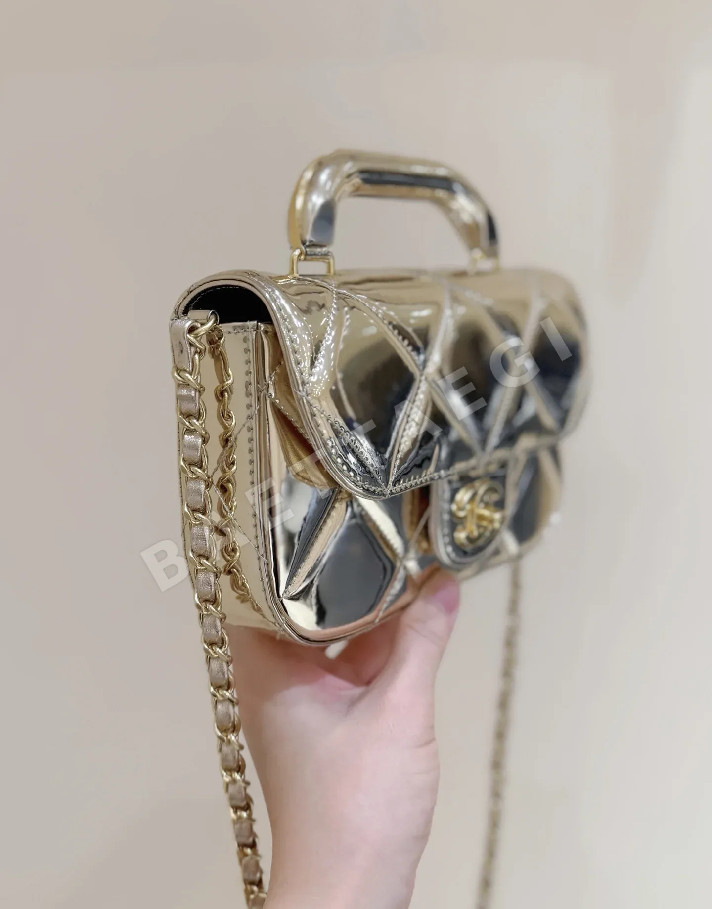 샤넬 미러드 카프스킨 핸들 가방 AP4892 상세 이미지 5