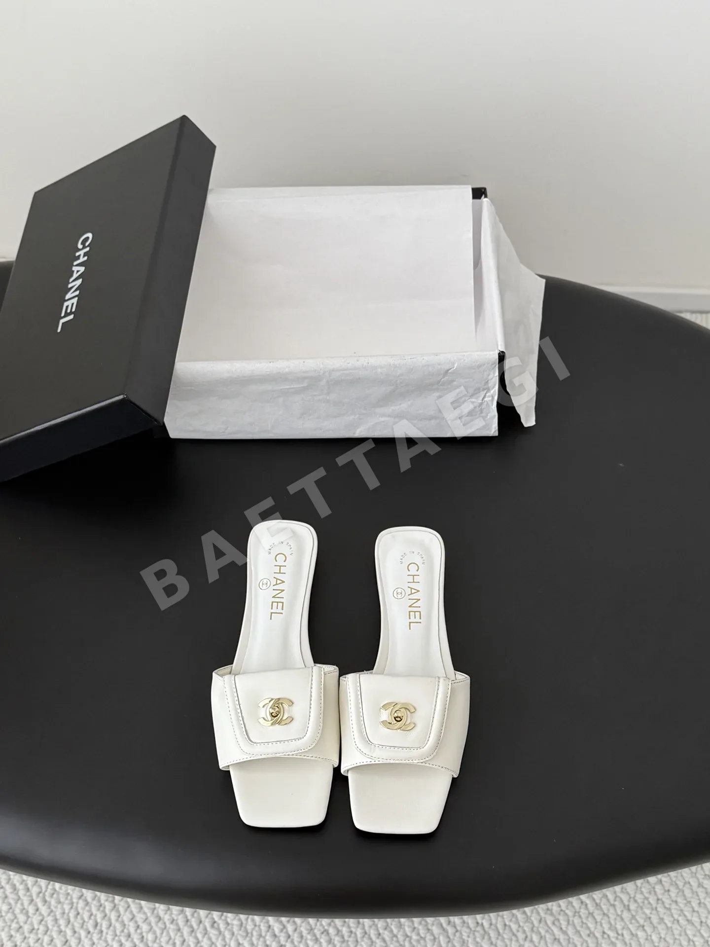 샤넬 빈티지 레트로 백클 로퍼 98677