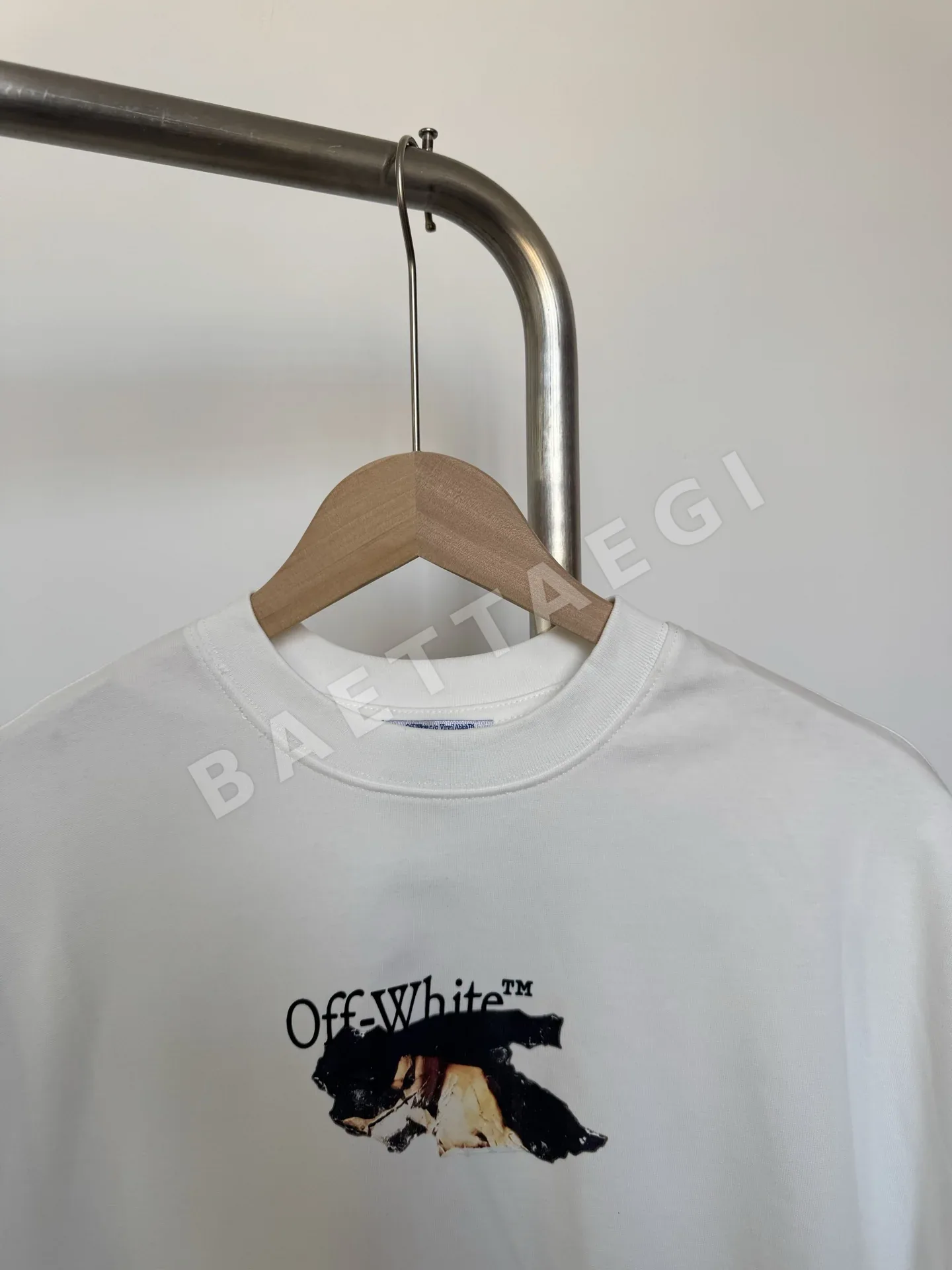 오프화이트 캐릭터 슬로건 화살표 반팔 티셔츠 상세 이미지 2