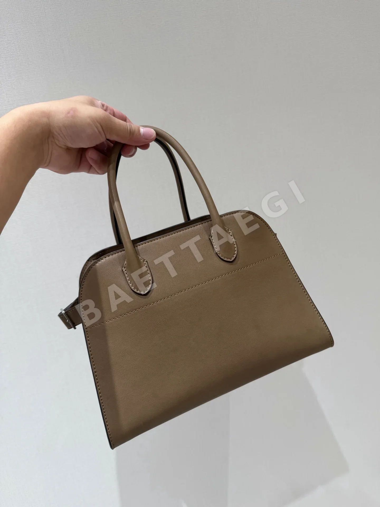 더로우 마고 10 인치 가죽 가방 상세 이미지 5