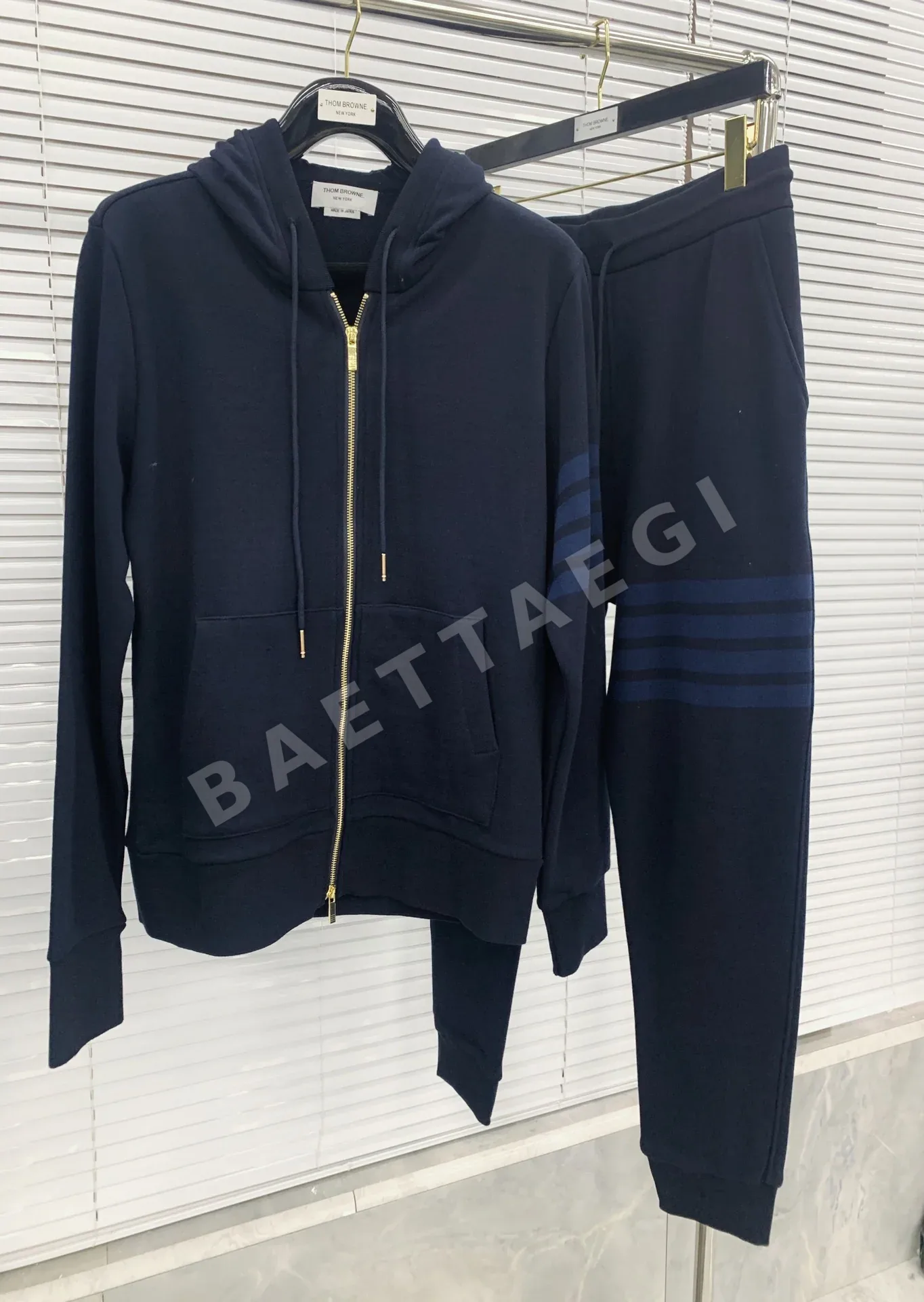 톰브라운 TB 실염 블루 4바 스트라이프 후드 재킷 상세 이미지 2