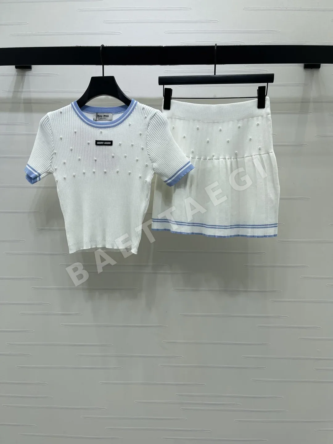 미우미우 여성 반팔 니트 세트 상세 이미지 2
