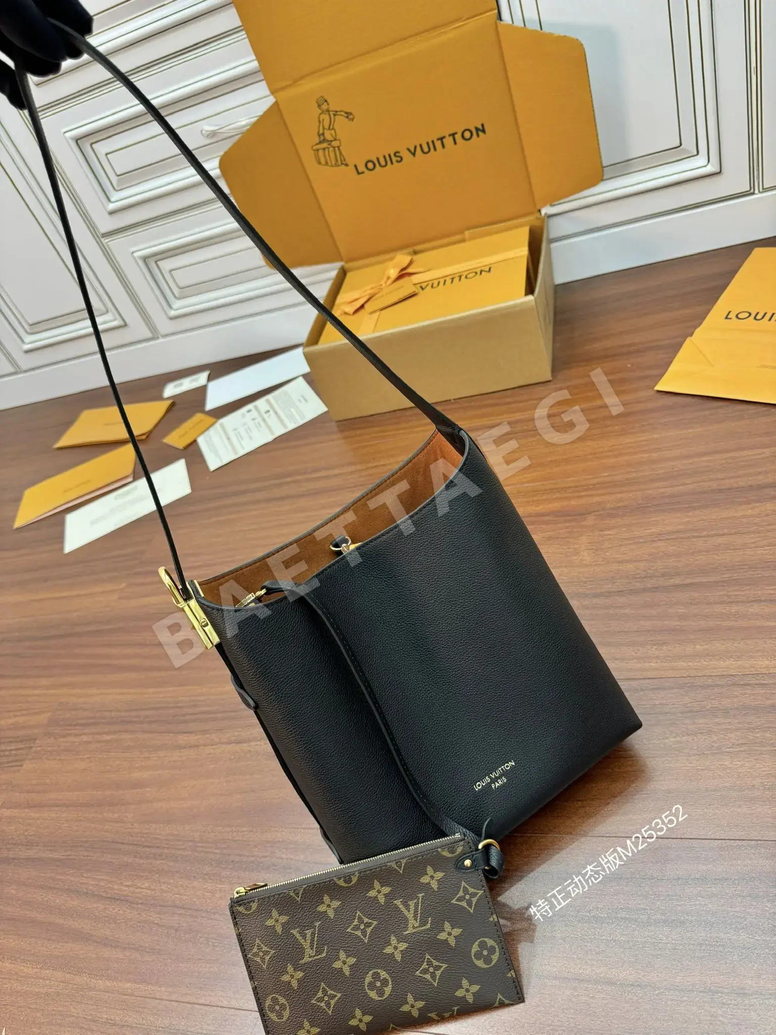루이비통 M25352 가죽 가방
