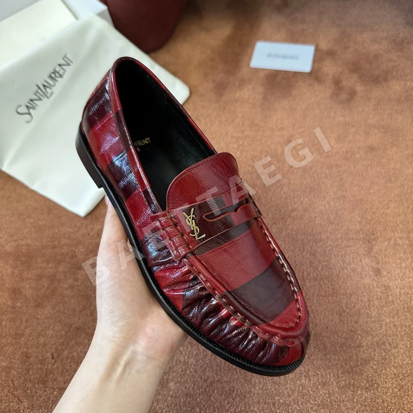 생로랑 YSL 앞코 덮인 장어가죽 뮬 로퍼 상세 이미지 2