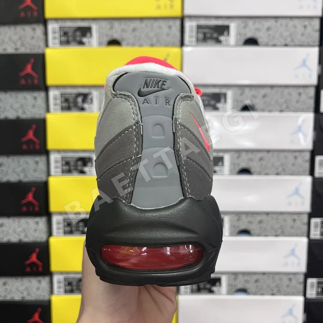 나이키 [GX] 에어 맥스 95 OG AT2865-100 201225 Nike Air Max 95 OG Solar Red 상세 이미지 2