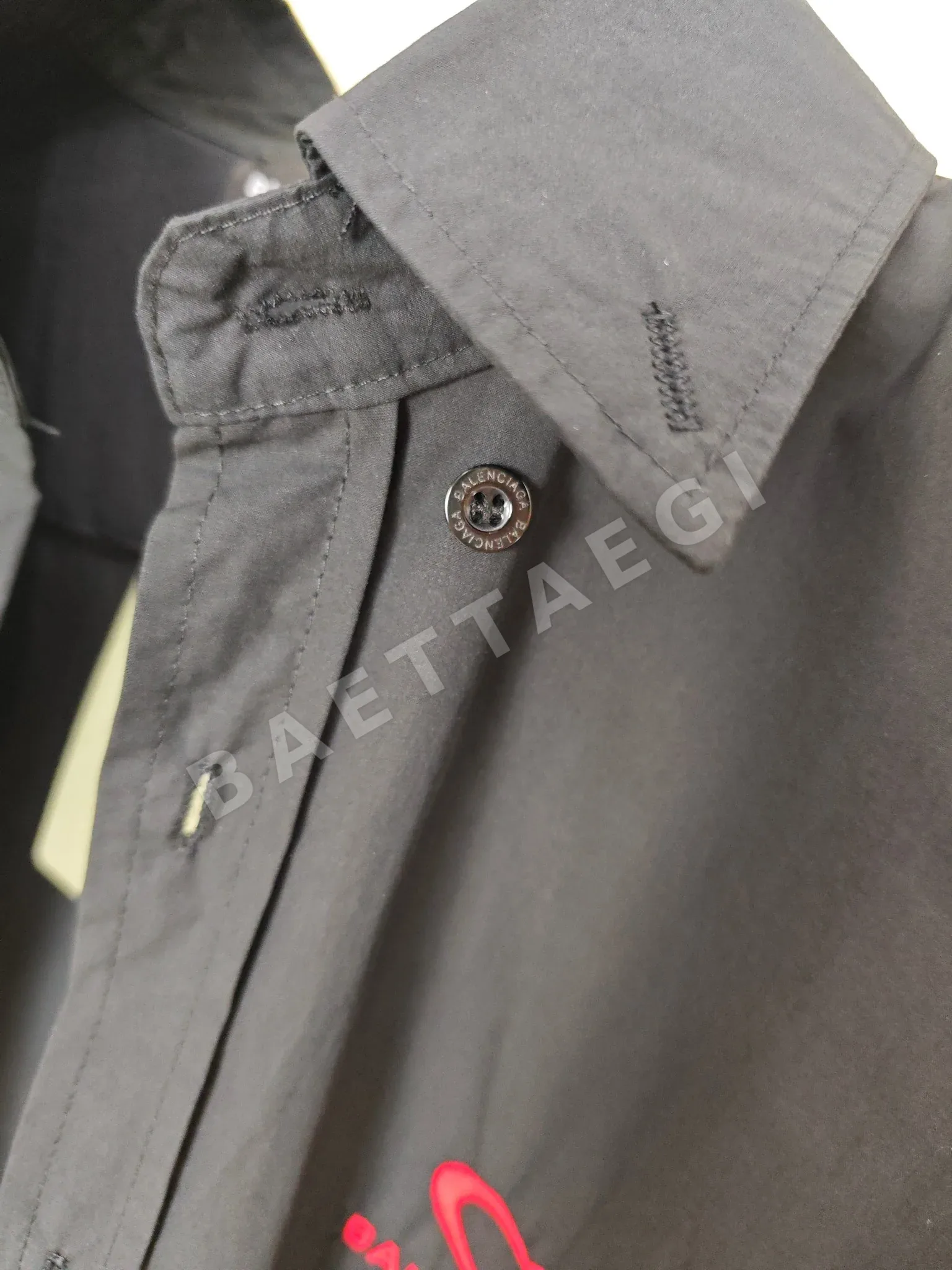 발렌시아가 하트 포인트 남성 반팔 티셔츠 상세 이미지 5