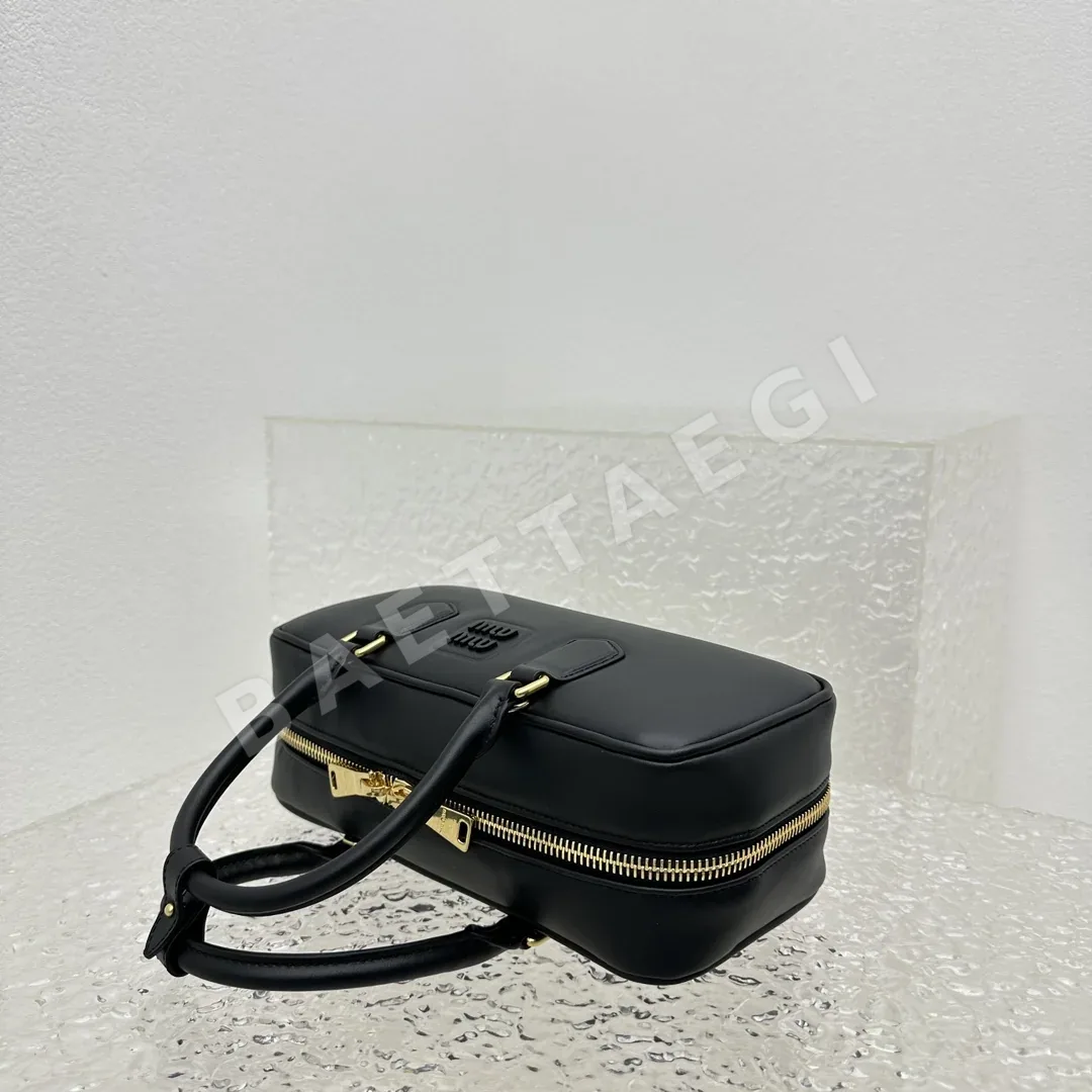 미우미우 블랙 패딩 볼링백 상세 이미지 3