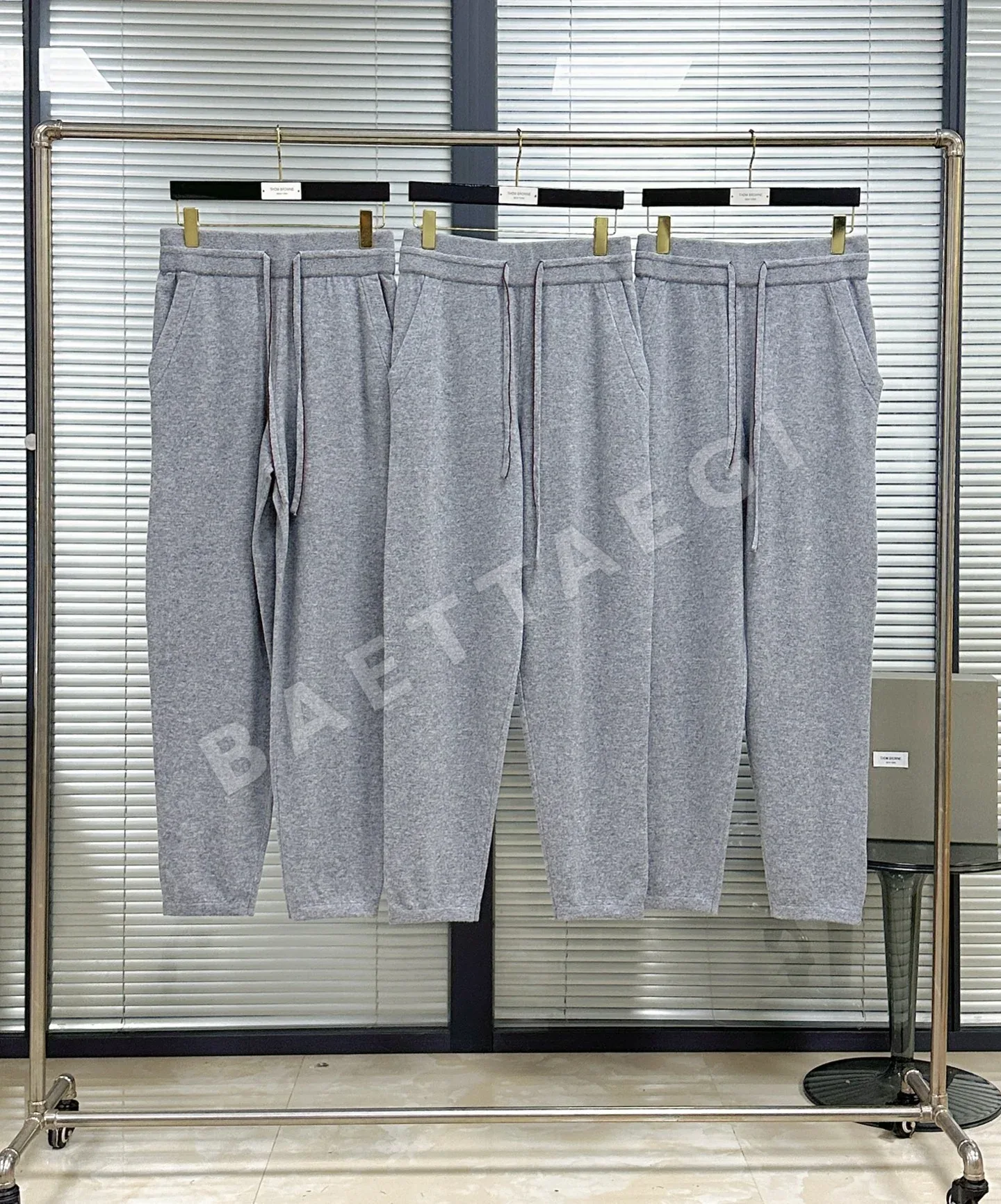 톰브라운 남성 겨울용 바지 상세 이미지 1