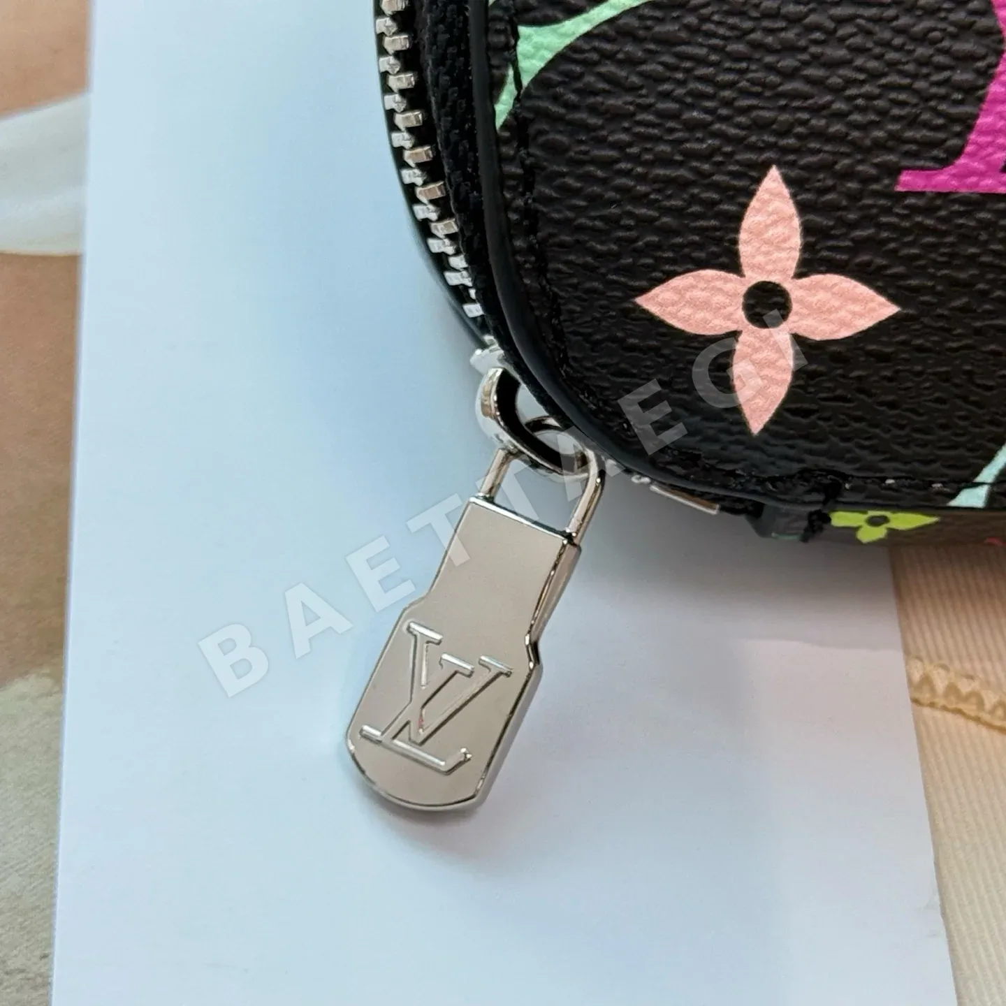 루이비통 모노그램 LV xTM 선글라스 케이스 키링 상세 이미지 8