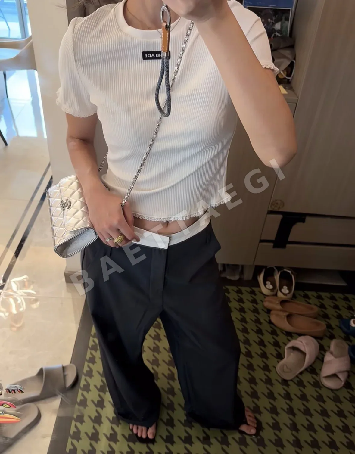 미우미우 레이스 트림 네크라인 탱크톱 반팔 상세 이미지 2