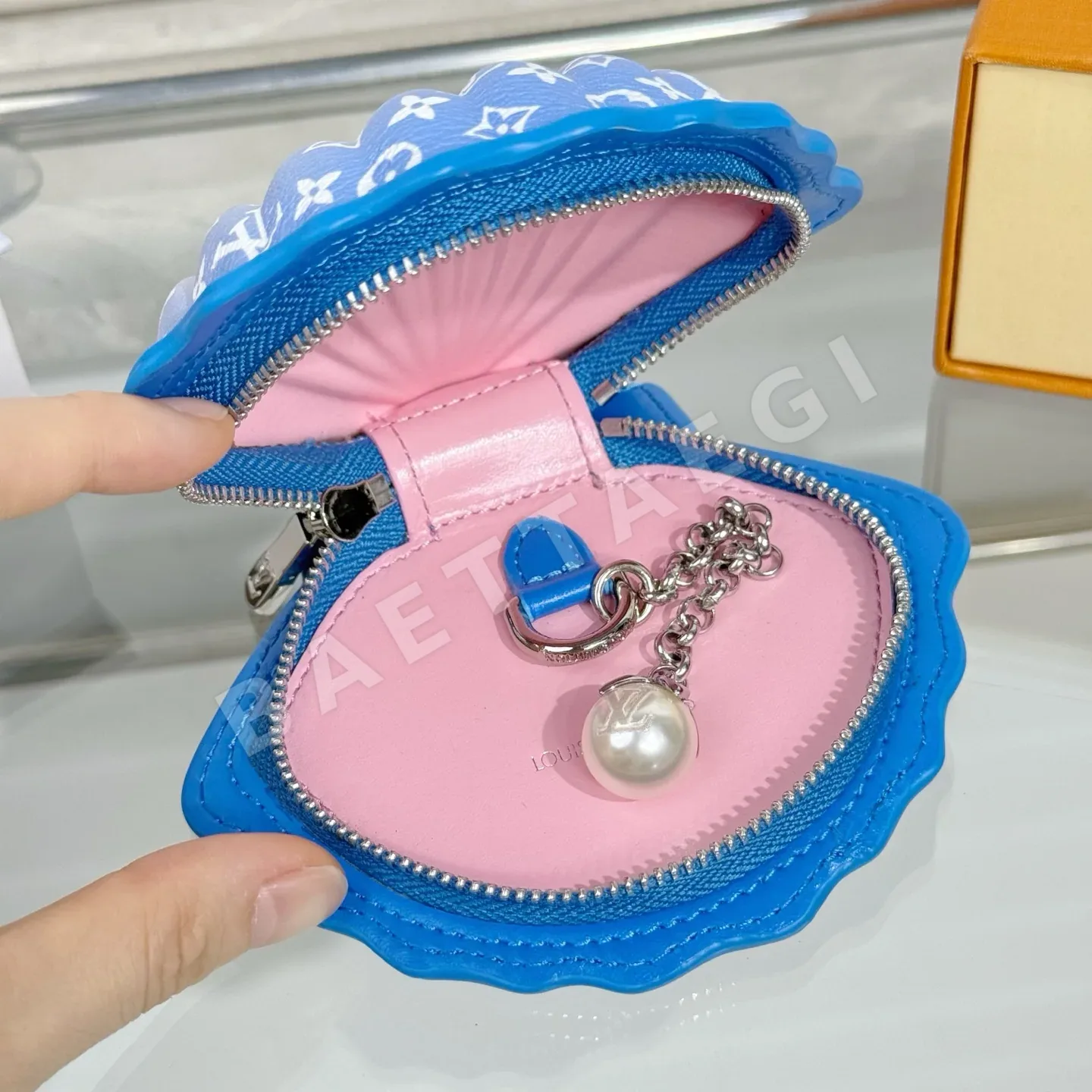 루이비통 미니 진주 조개 펜던트 키링 상세 이미지 6
