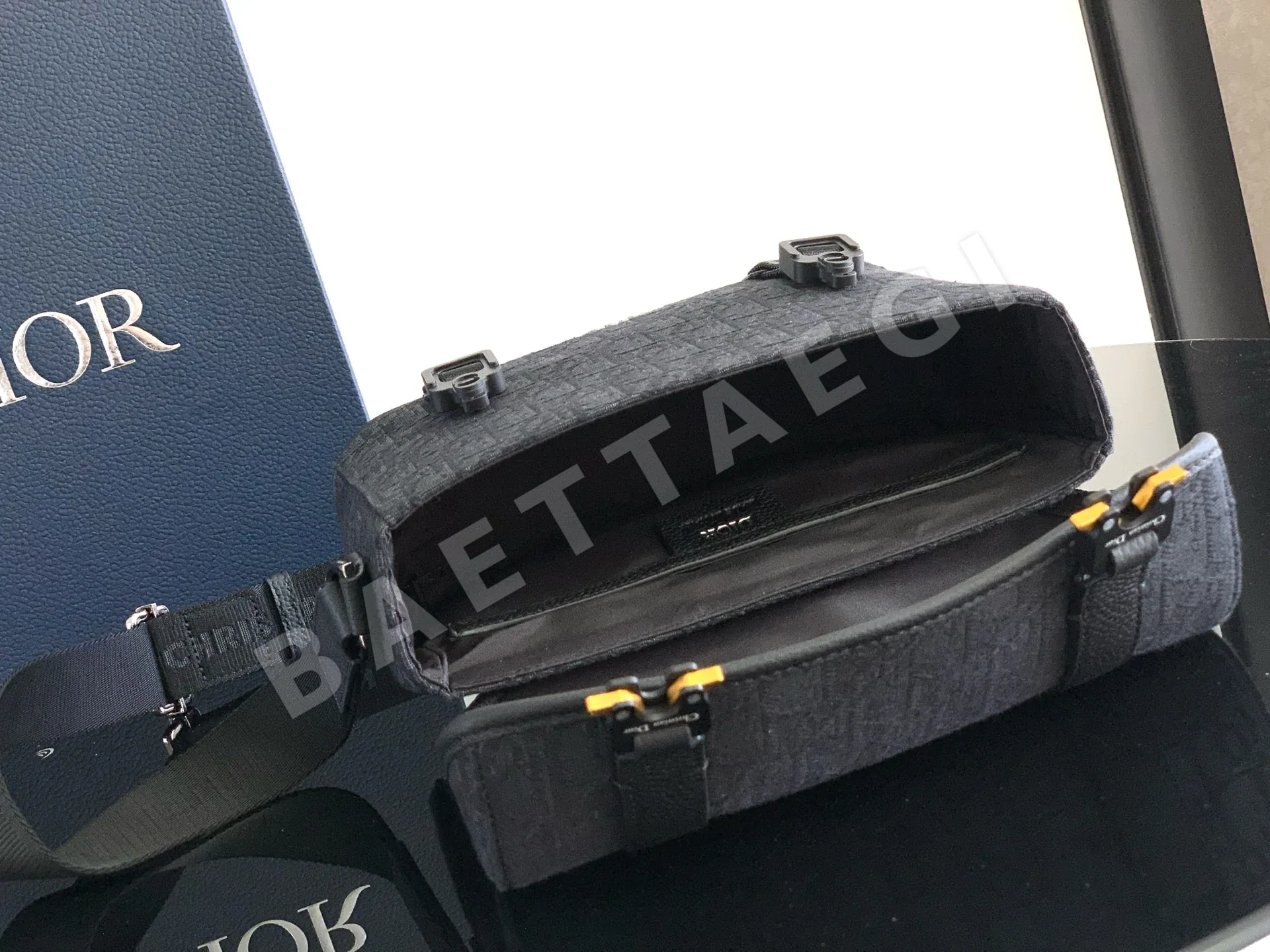 디올 오블리크 플랩 메신저 가방 상세 이미지 8