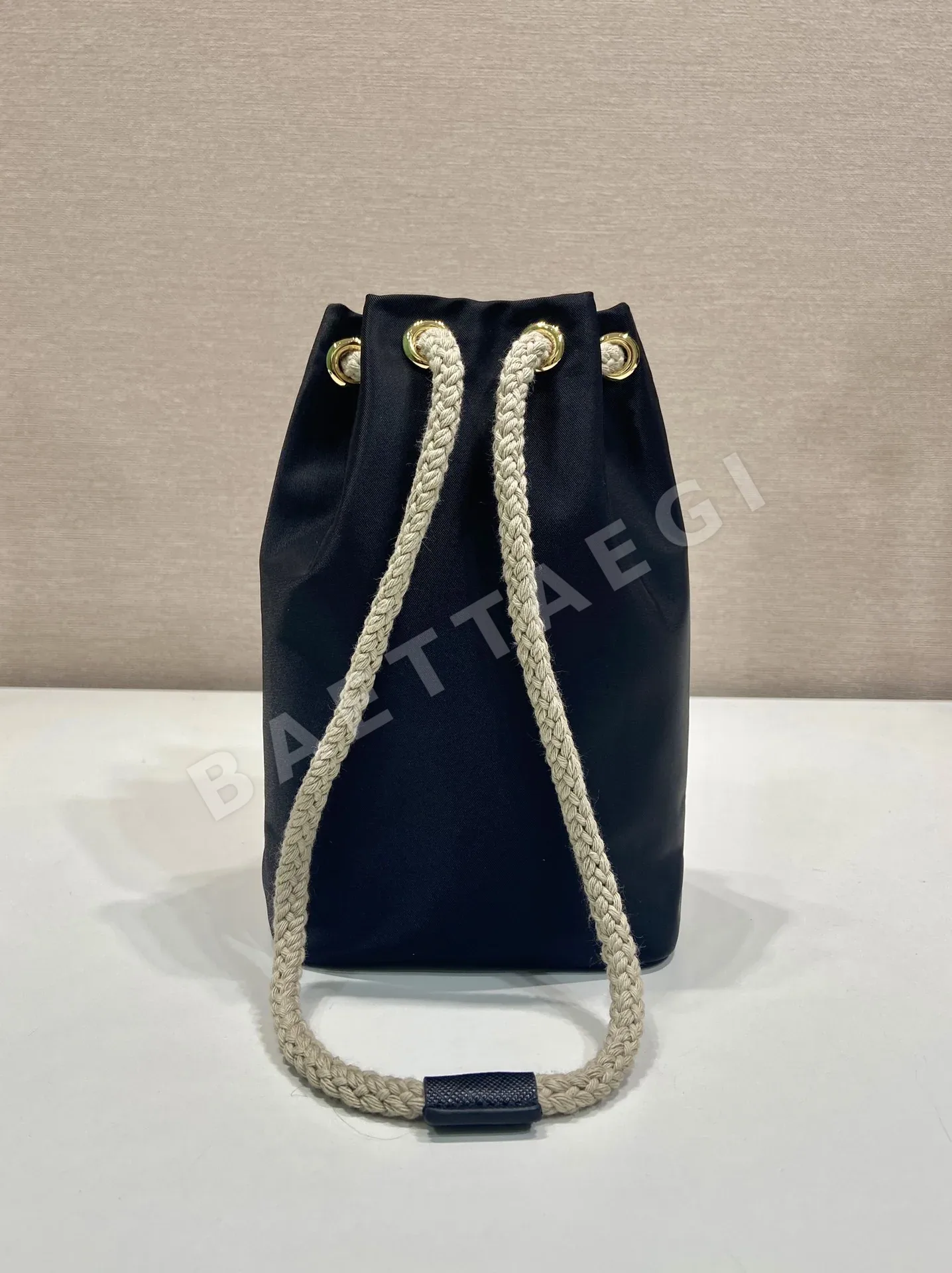 프라다 리사이클 나일론 복주머니 스마트폰 가방 1ZT094 상세 이미지 4