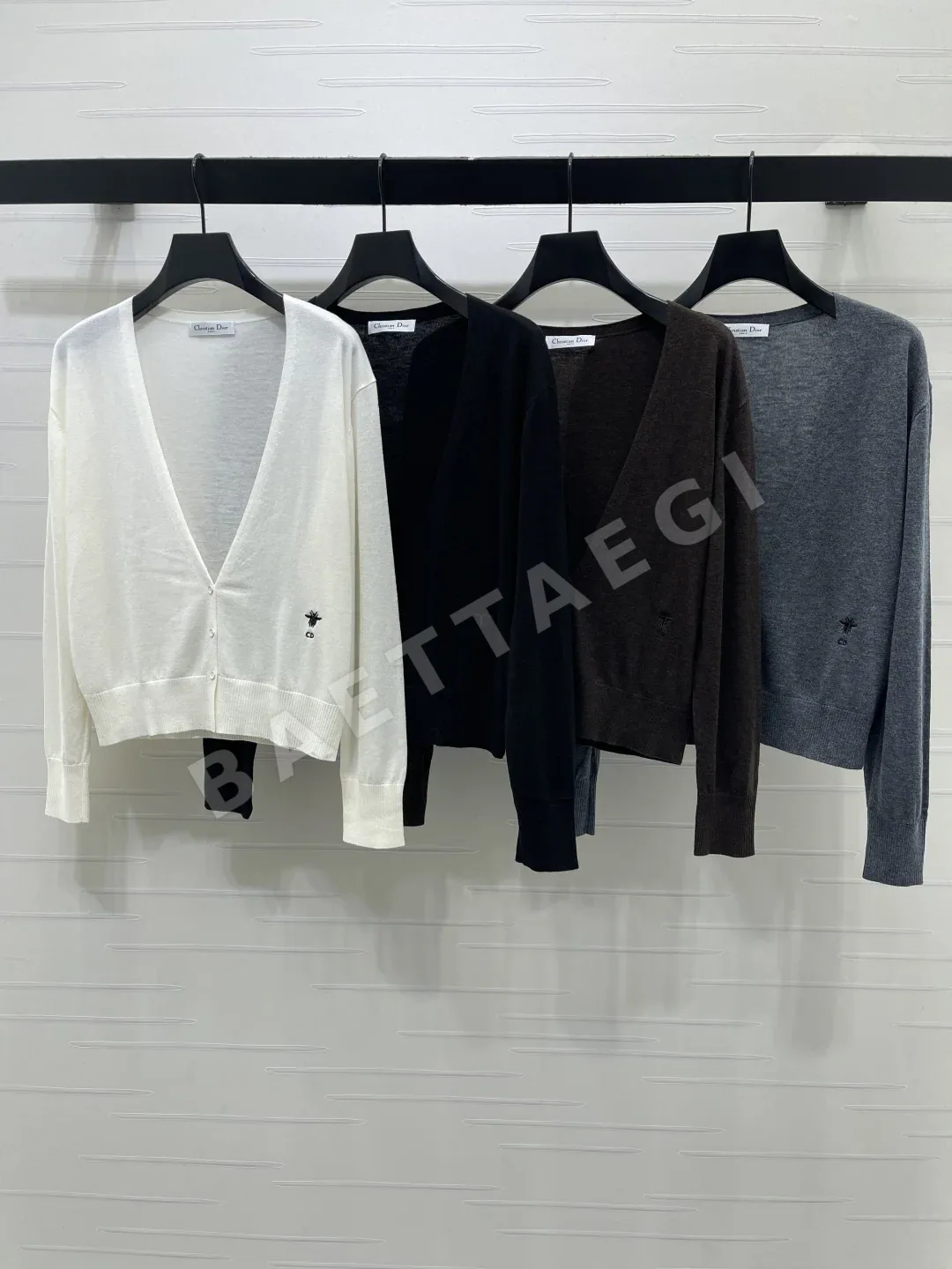 디올 V넥 니트 가디건 153640