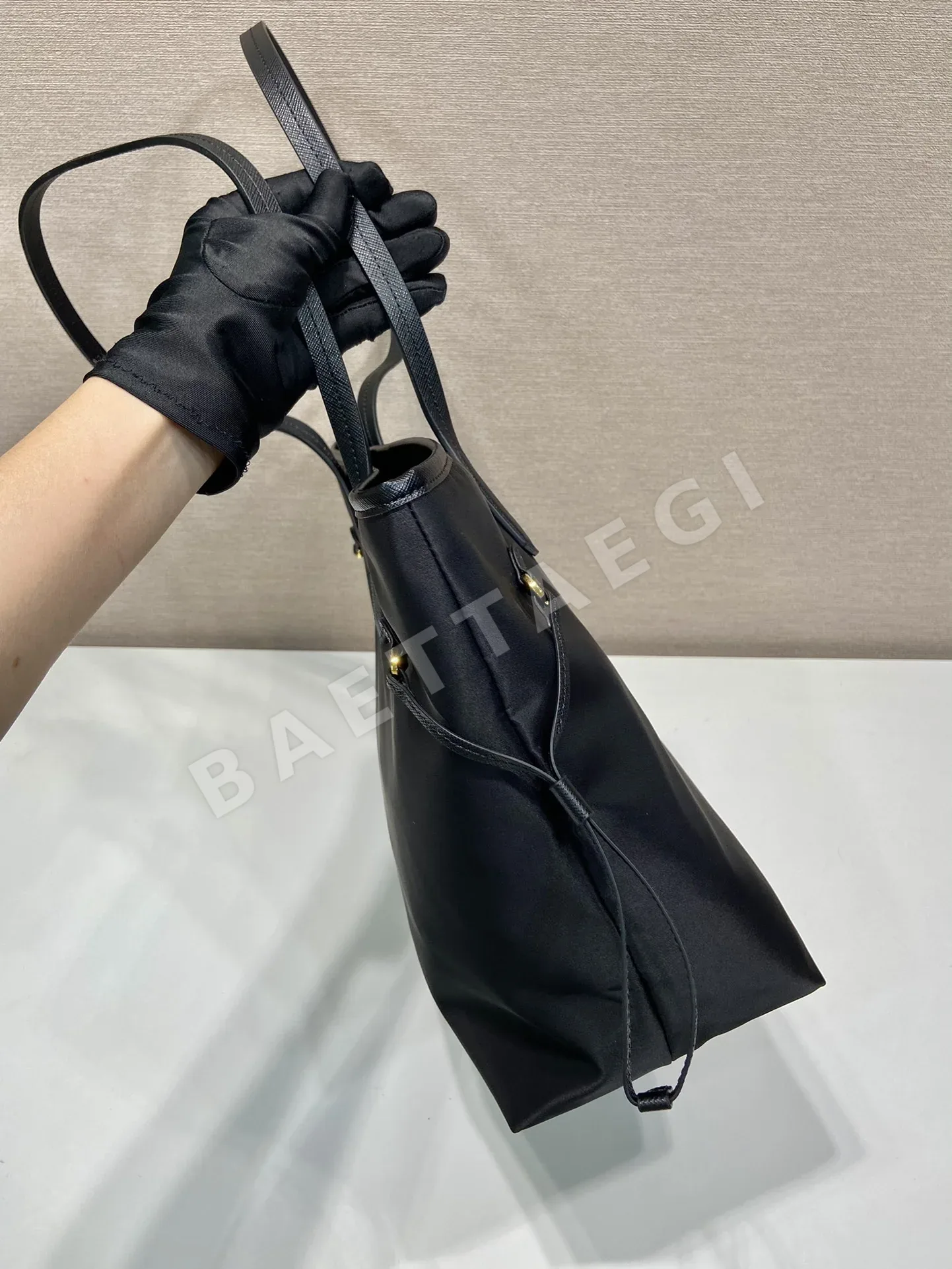프라다 나일론 토트백 1BG955 상세 이미지 4