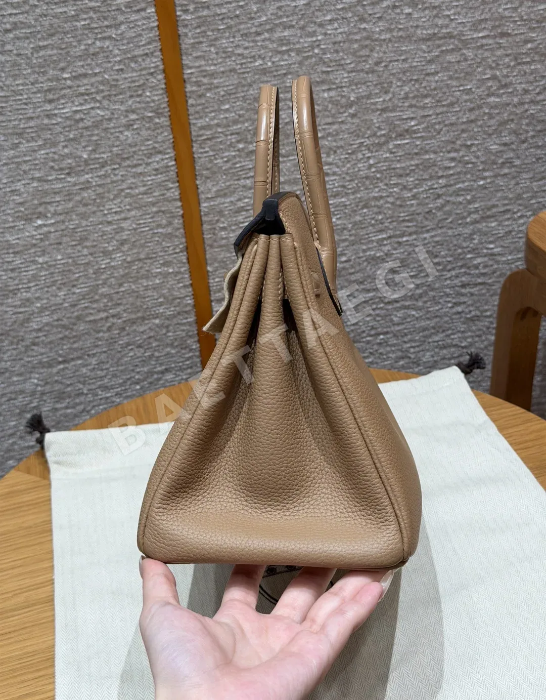 에르메스 버킨 25 매트 악어가죽 가방 상세 이미지 4