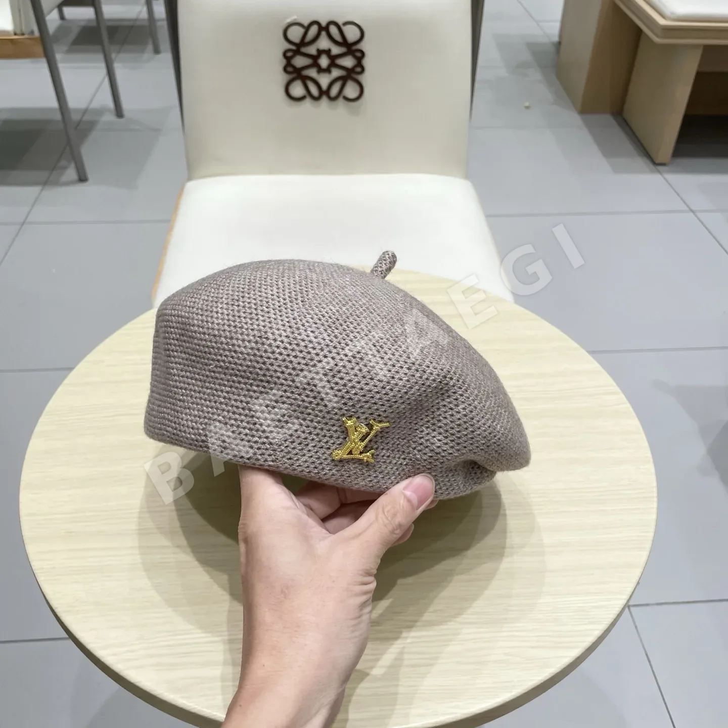루이비통 무지 린넨 베레모 모자 상세 이미지 4