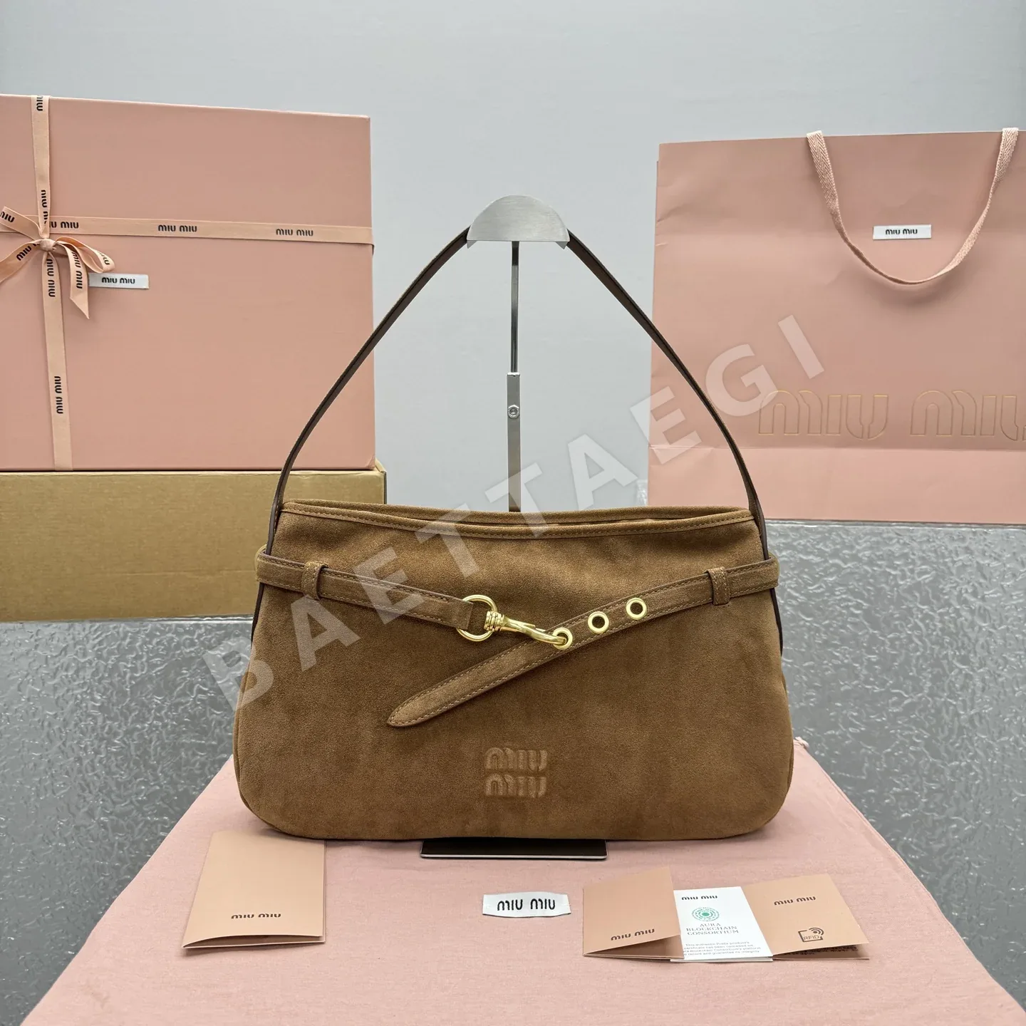 미우미우 아벤투라 빈티지 레더 숄더백 68315
