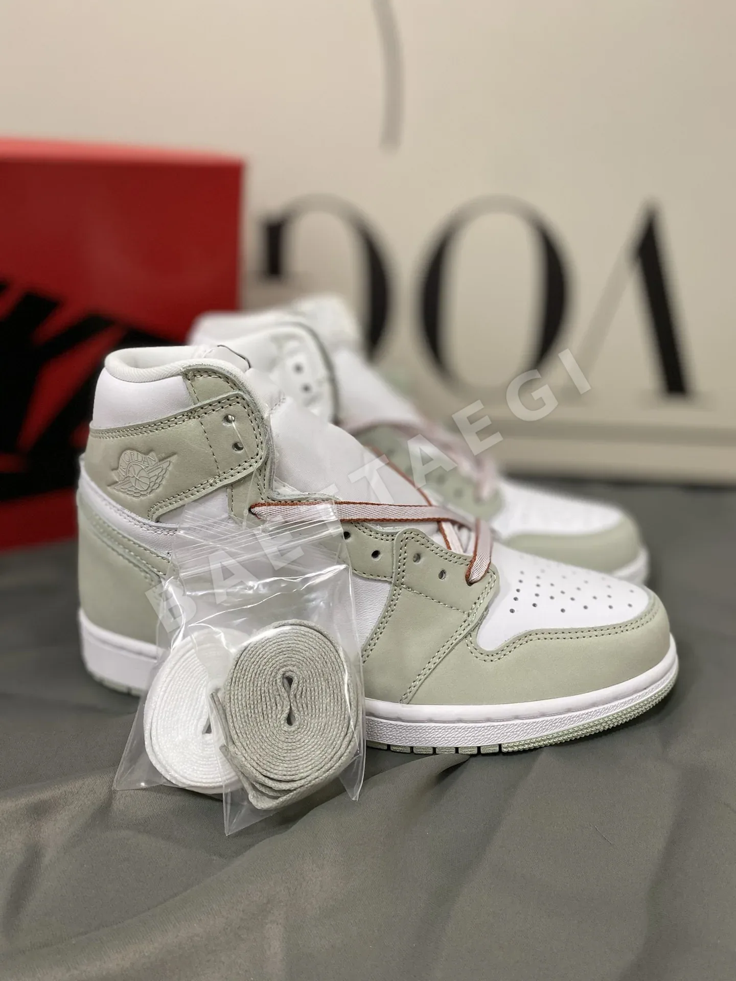 나이키조던 Air Jordan 1 Retro High OG 스니커즈 상세 이미지 2