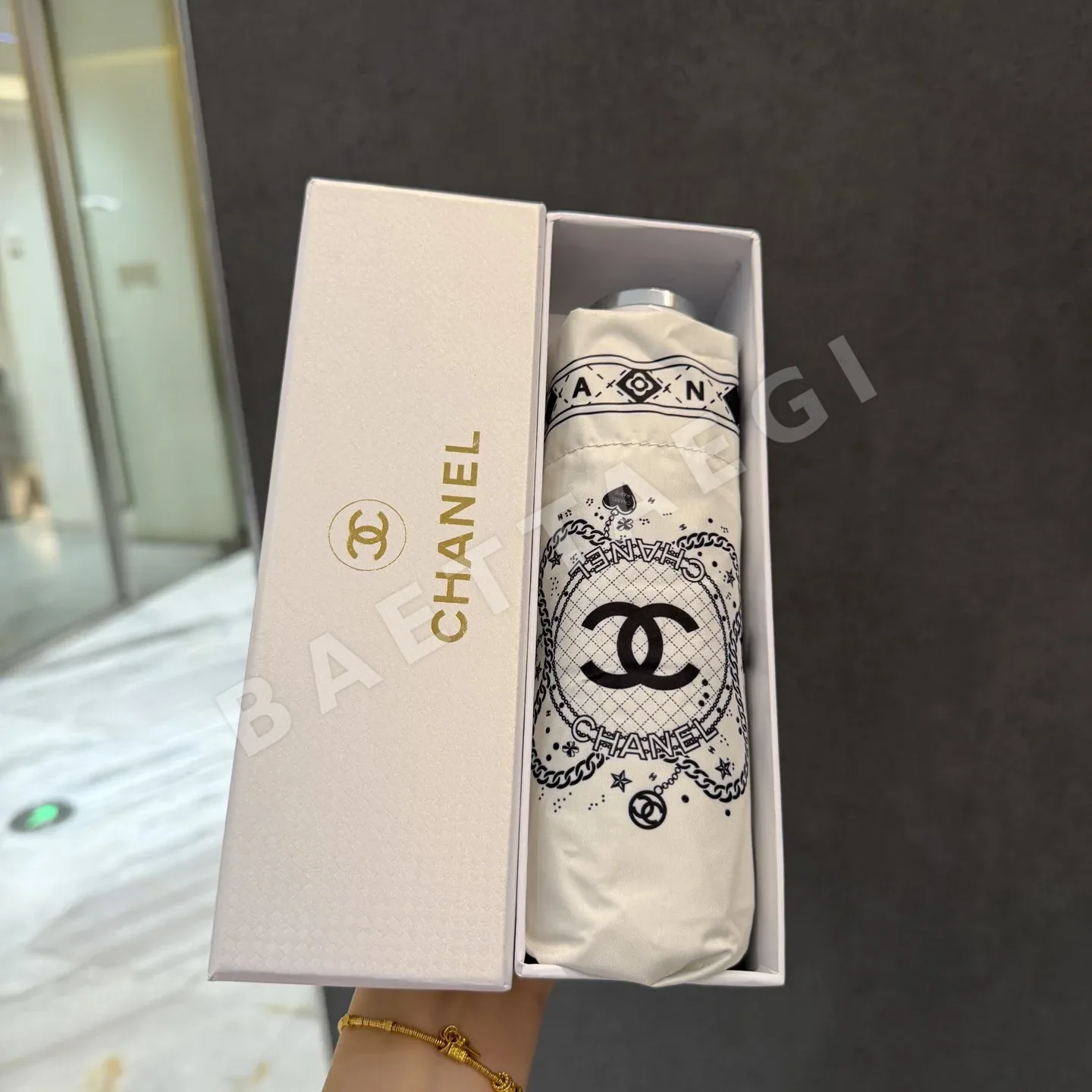 샤넬 5단 우산 85341