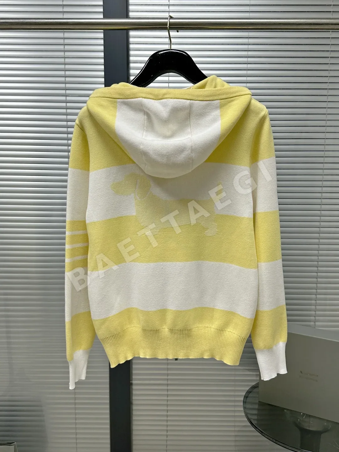 톰브라운 강아지 무늬 후드 니트 자켓 상세 이미지 2