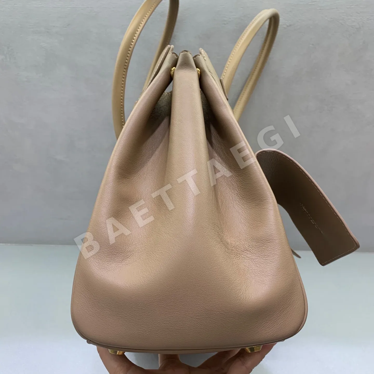 발렌시아가 벨 에어 미디엄 핸드백 상세 이미지 3