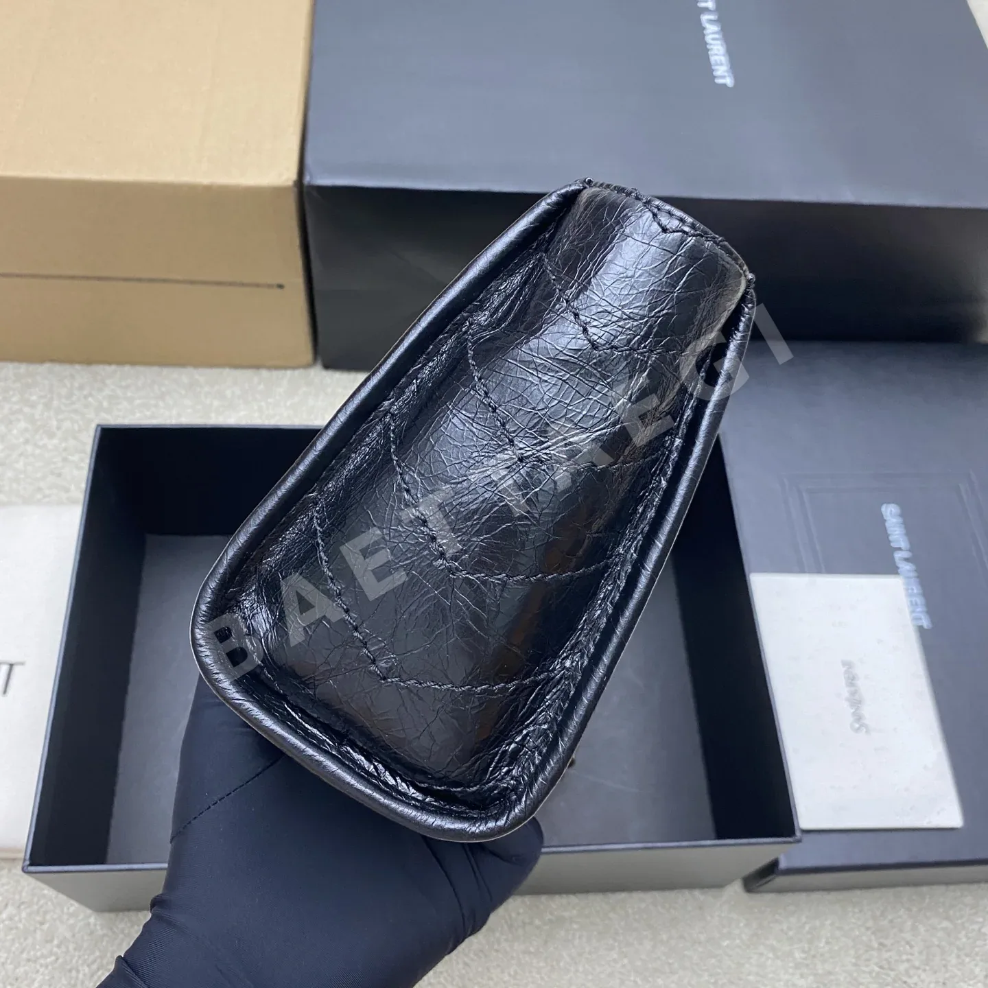 생로랑 오일 왁스 가죽 골드 YSL 로고 니키 미니 토트백 A0088 상세 이미지 3